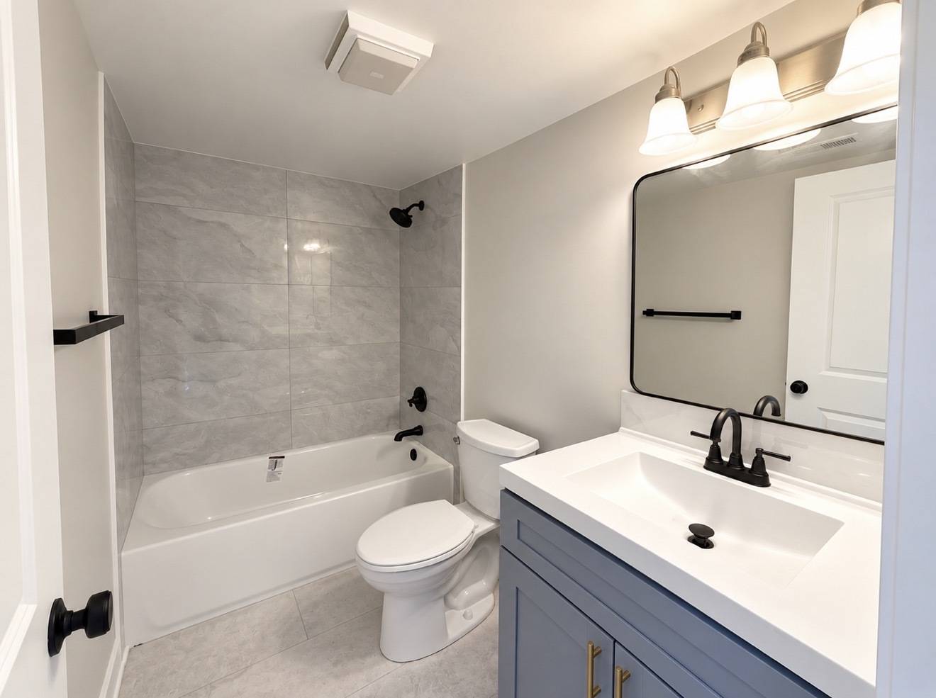 381 OAK TRAILS RD #201, Des Plaines, IL 60016