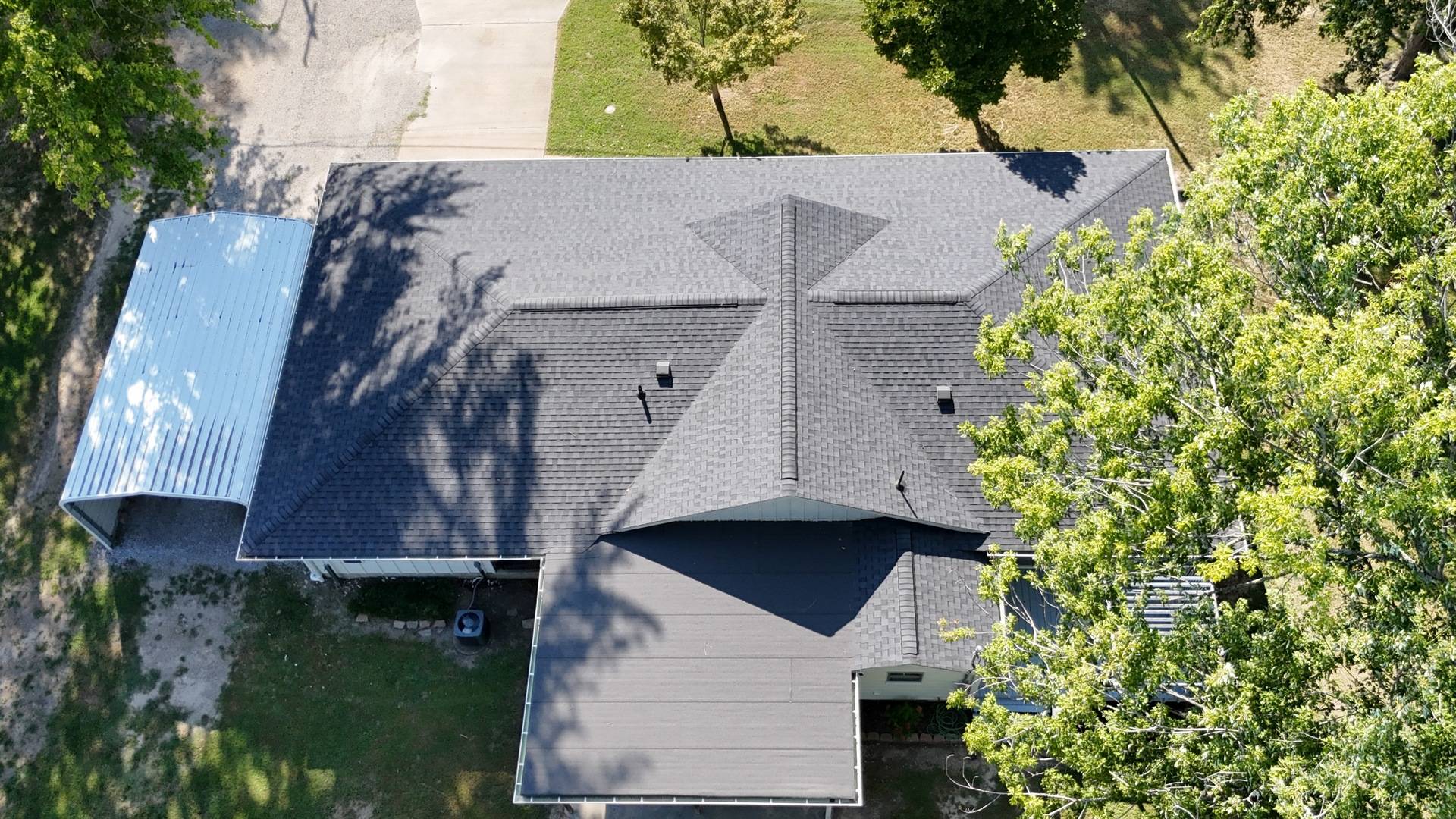 720 Sheridan DR, Benton, IL 62812