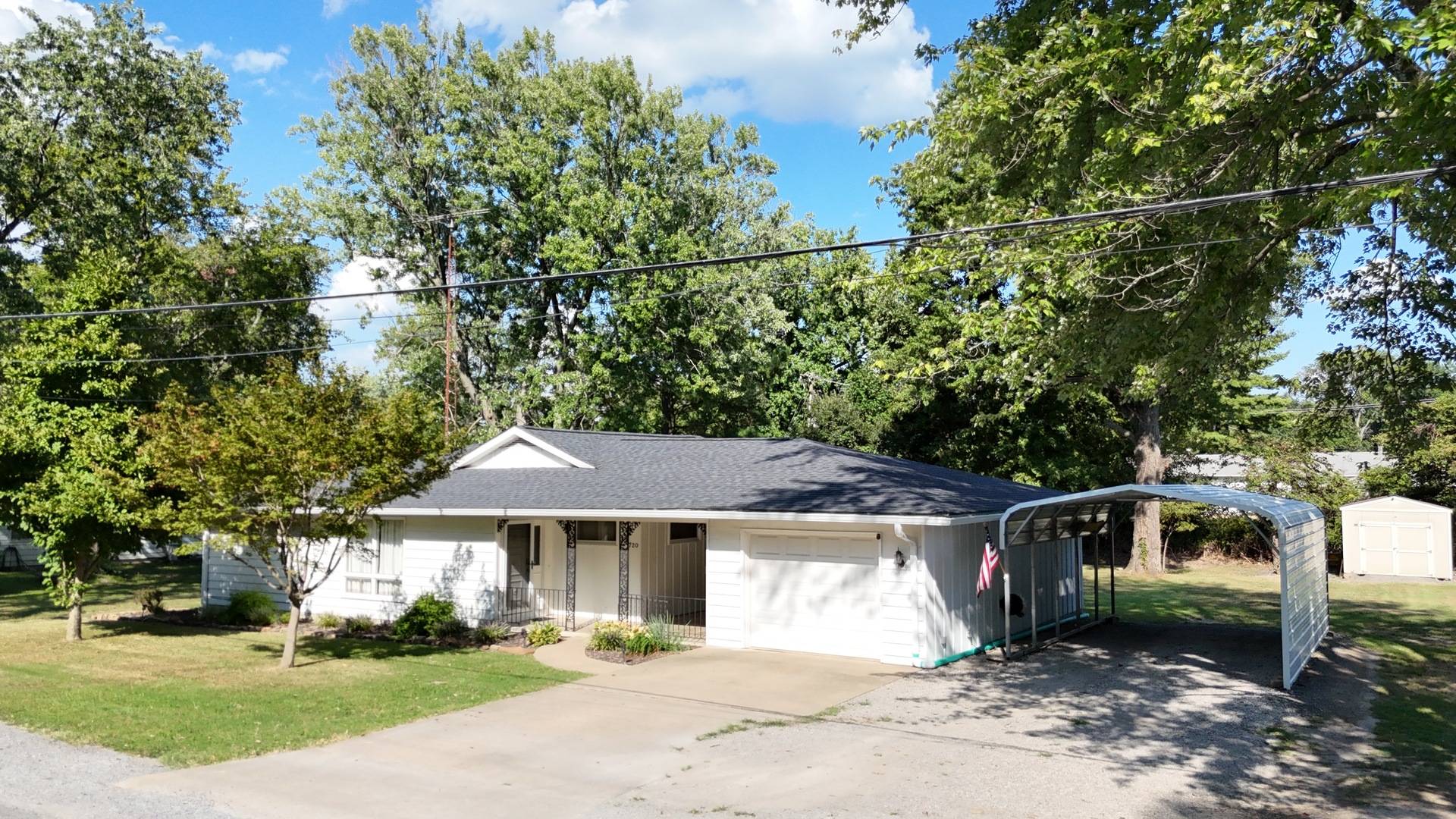 720 Sheridan DR, Benton, IL 62812