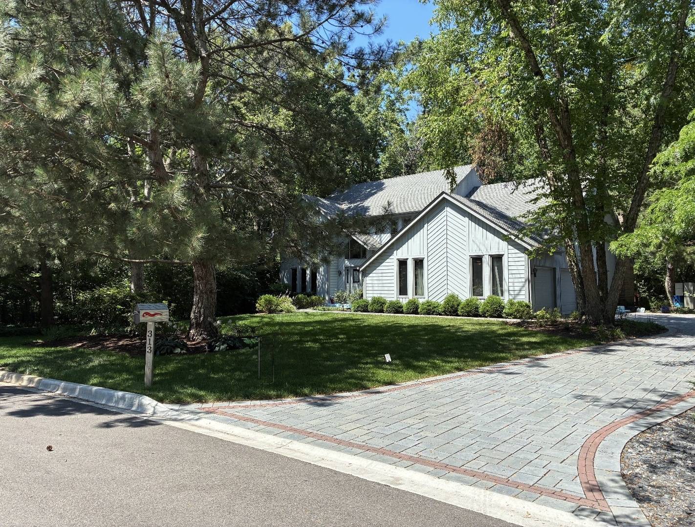 313 Whitmore LN, Lake Forest, IL 60045