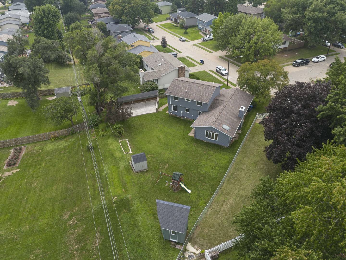 2604 E 34th Street CT, Davenport, IA 52807