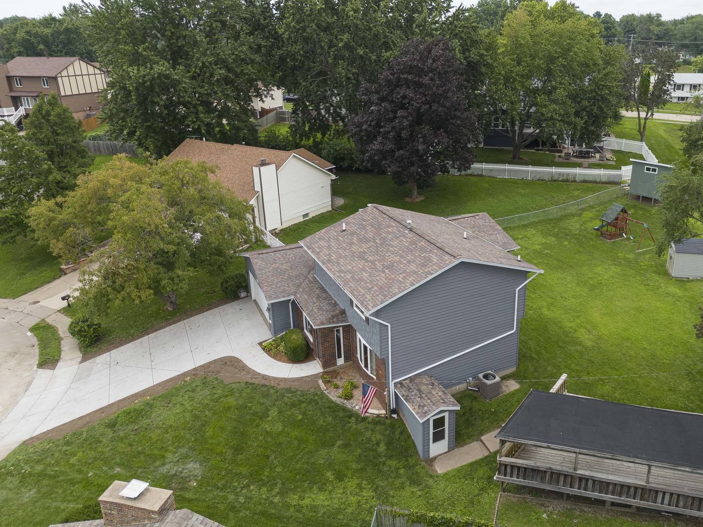 2604 E 34th Street CT, Davenport, IA 52807
