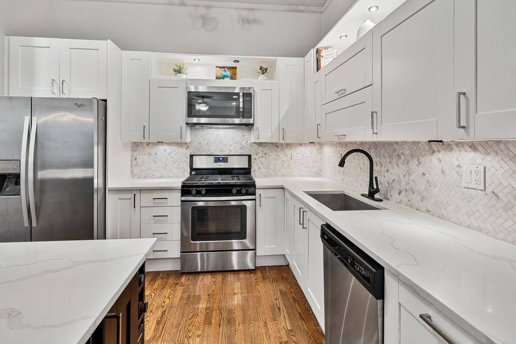 2626 N Lincoln AVE #303, Chicago, IL 60614
