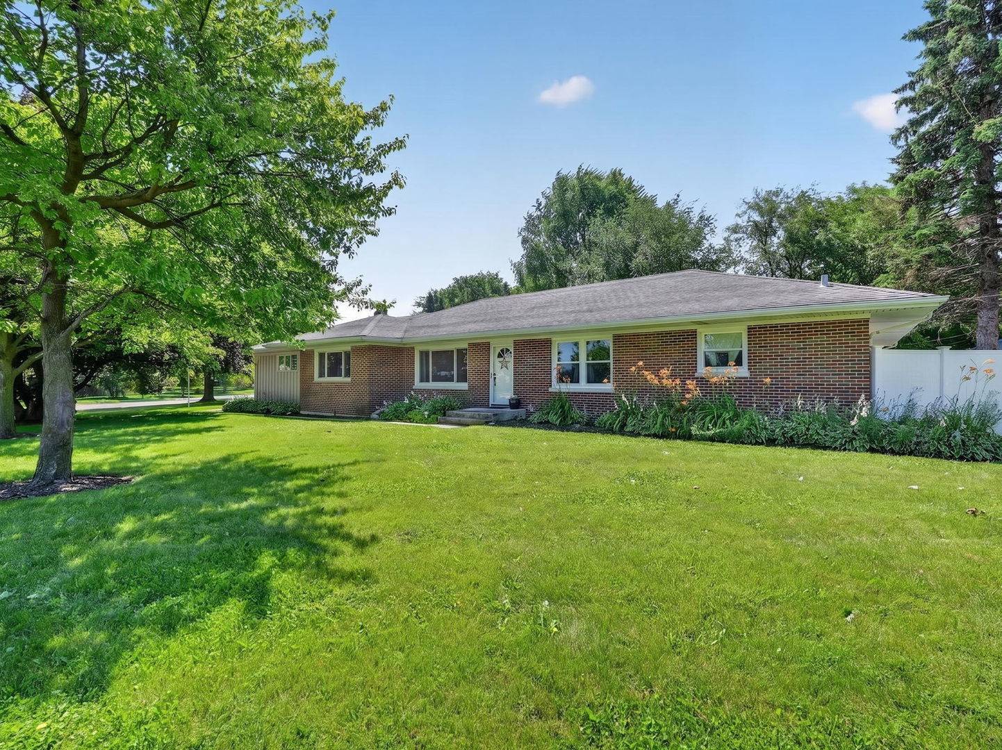 2230 N 1st ST, Dekalb, IL 60115