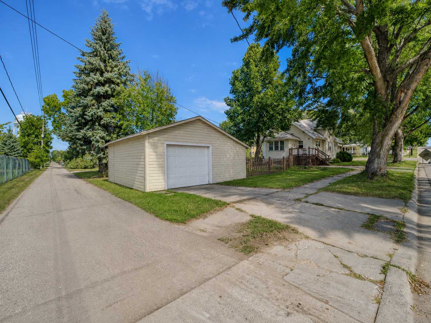 403 5th ST NE, Staples, MN 56479