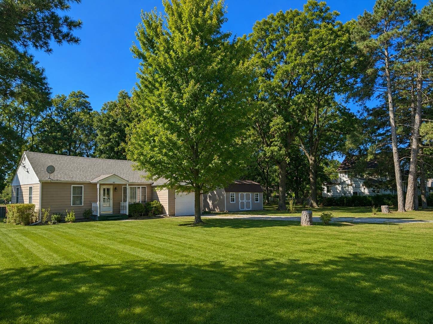 307 Lake Rd, Olpe, KS 66865
