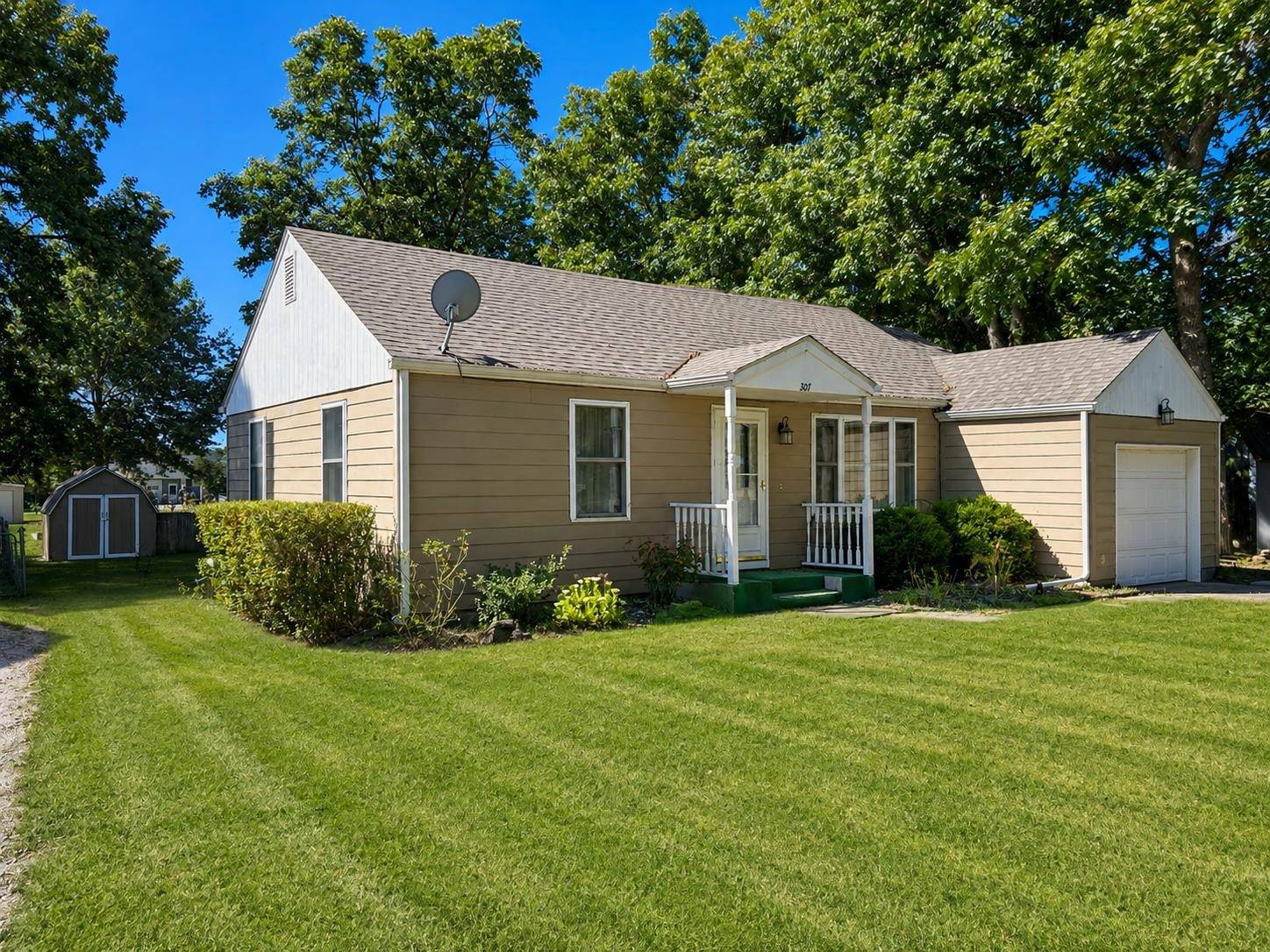 307 Lake Rd, Olpe, KS 66865