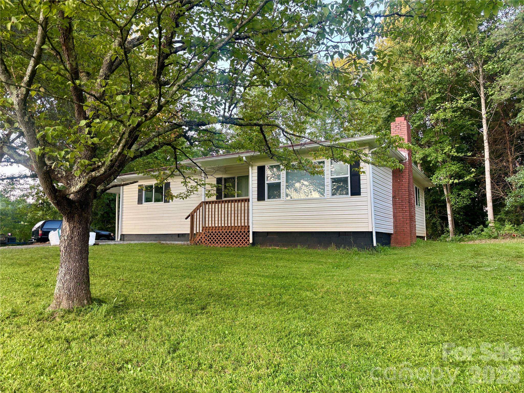 6622 Mountain Grove RD, Hickory, NC 28602