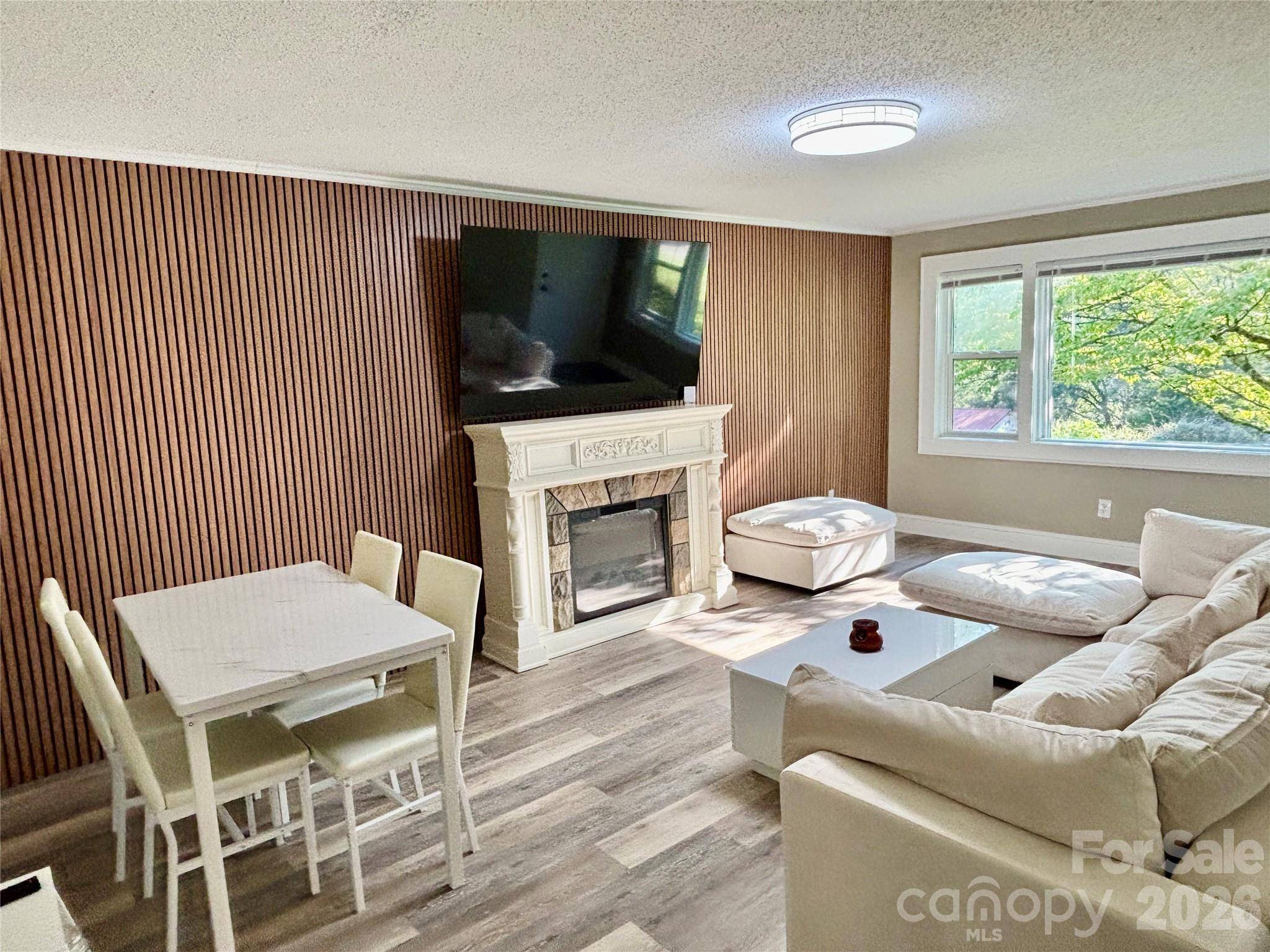 6622 Mountain Grove RD, Hickory, NC 28602