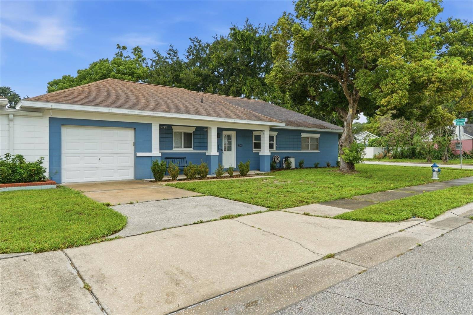 8502 OAK BLUFF DR, Orlando, FL 32827