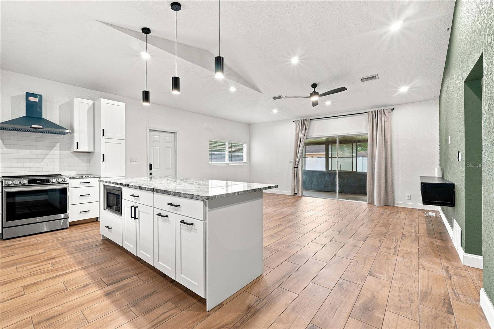 8502 OAK BLUFF DR, Orlando, FL 32827