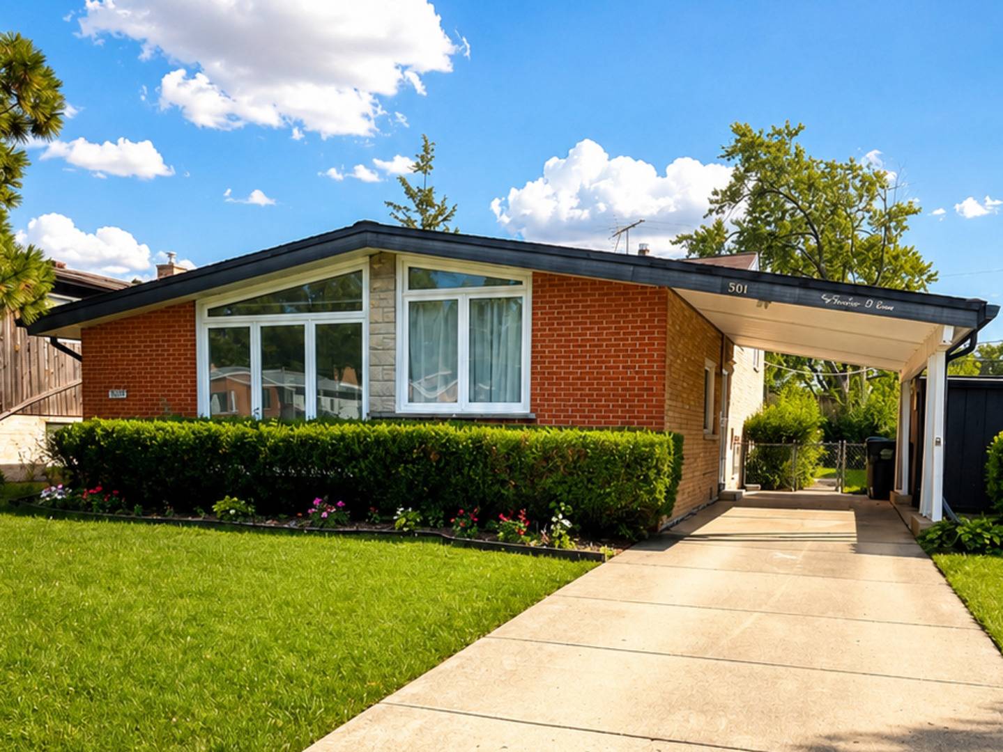 8501 W Normal AVE, Niles, IL 60714