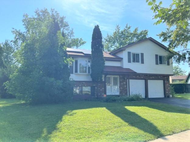 1955 Zeppelin DR, Hanover Park, IL 60133