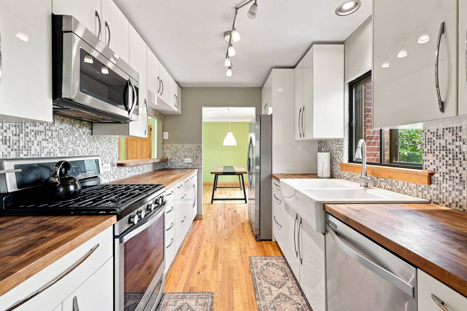 935 Anderson TER, Des Plaines, IL 60016