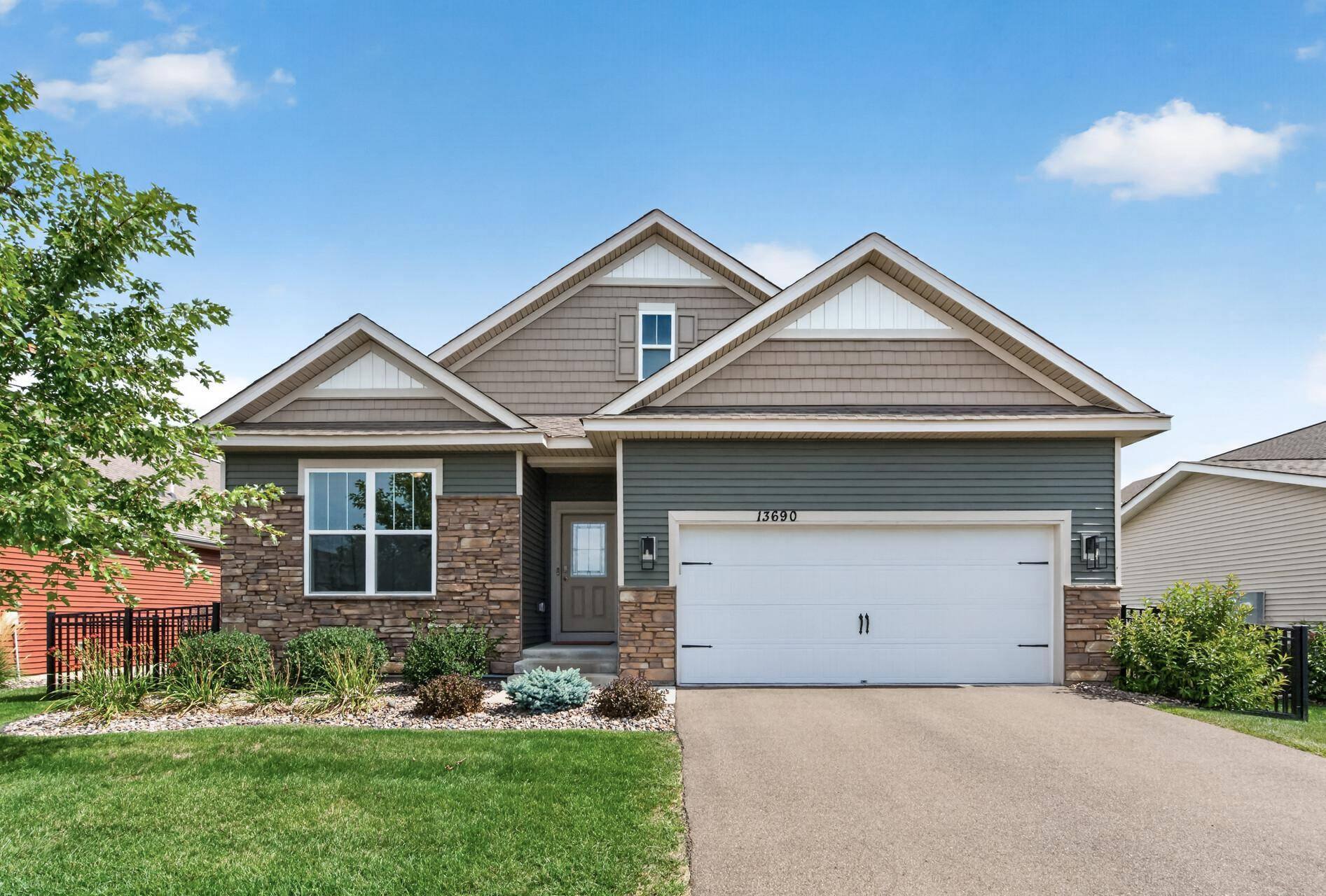 13690 Applewood TRL, Rosemount, MN 55068