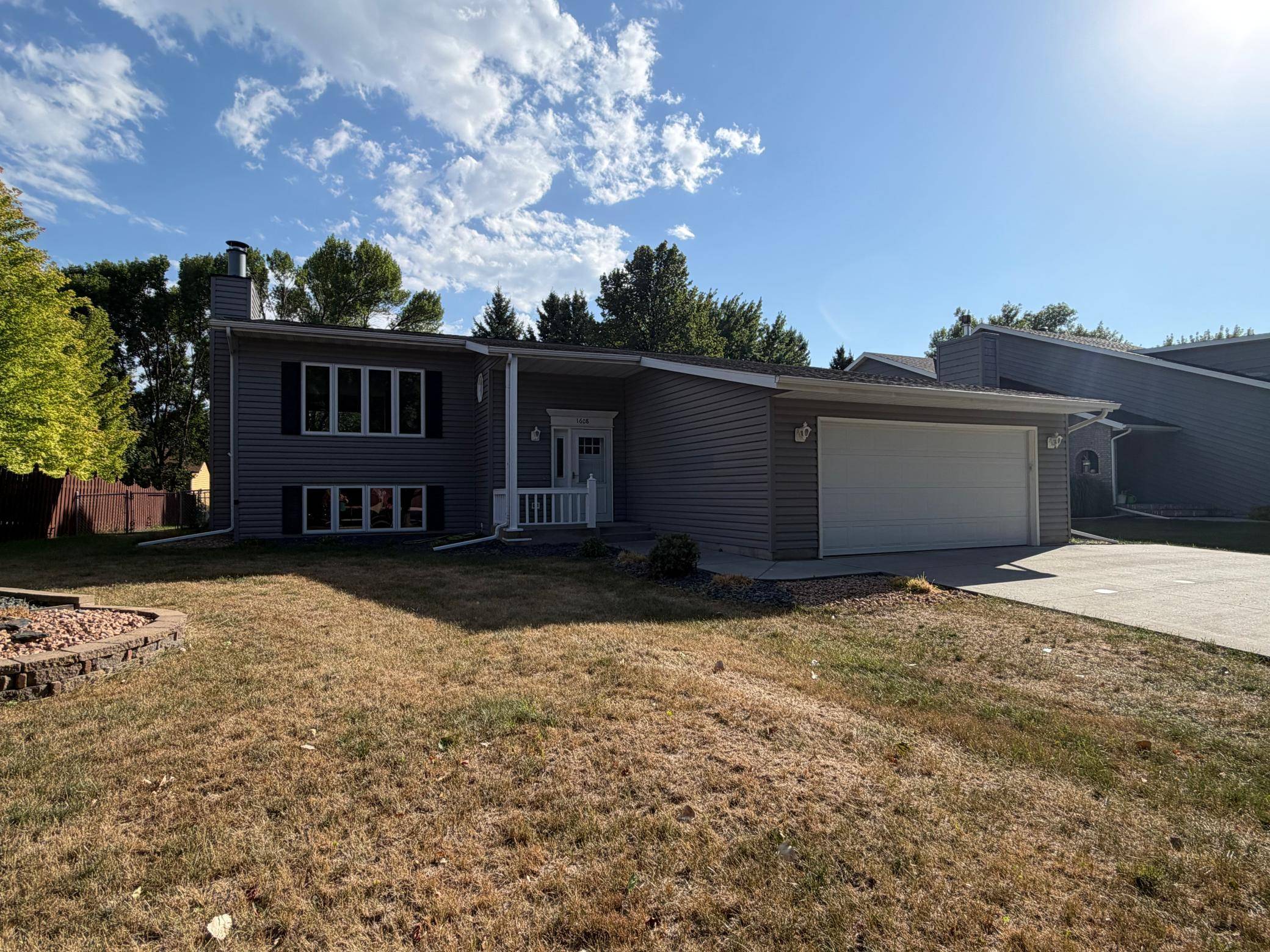 1608 38th AVE S, Fargo, ND 58104