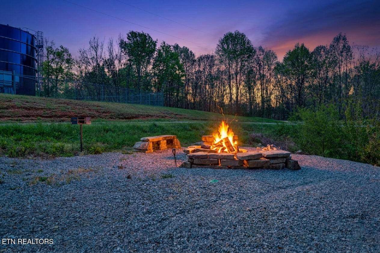 5087 Eagles Cove Rd, Byrdstown, TN 38549