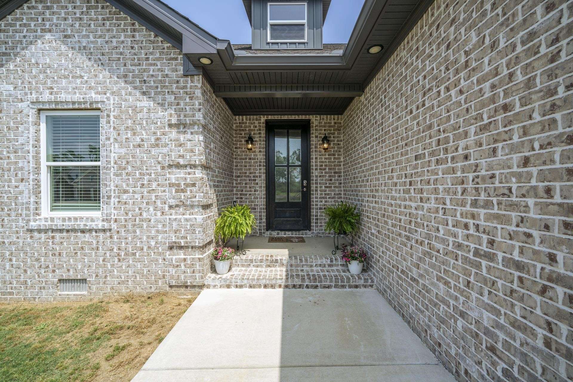 450 CORDOVA CV, Savannah, TN 38372
