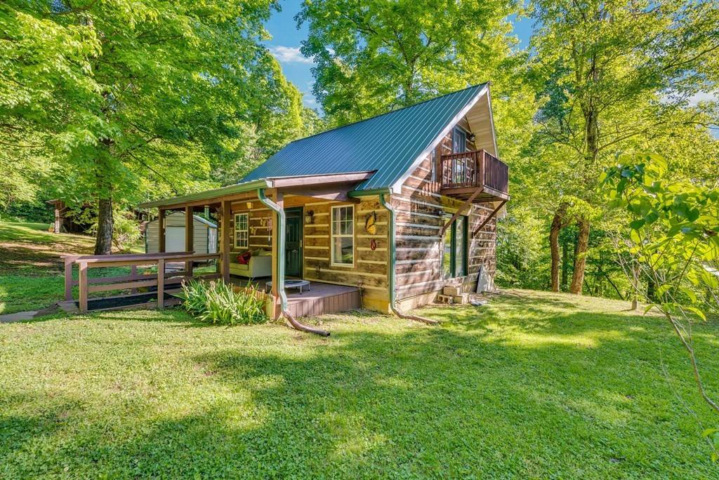 755 Woody Rd, Byrdstown, TN 38549