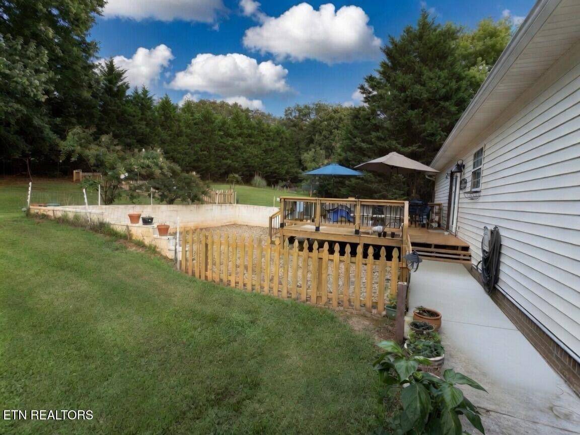 4498 Vinegar Valley Rd, Friendsville, TN 37737