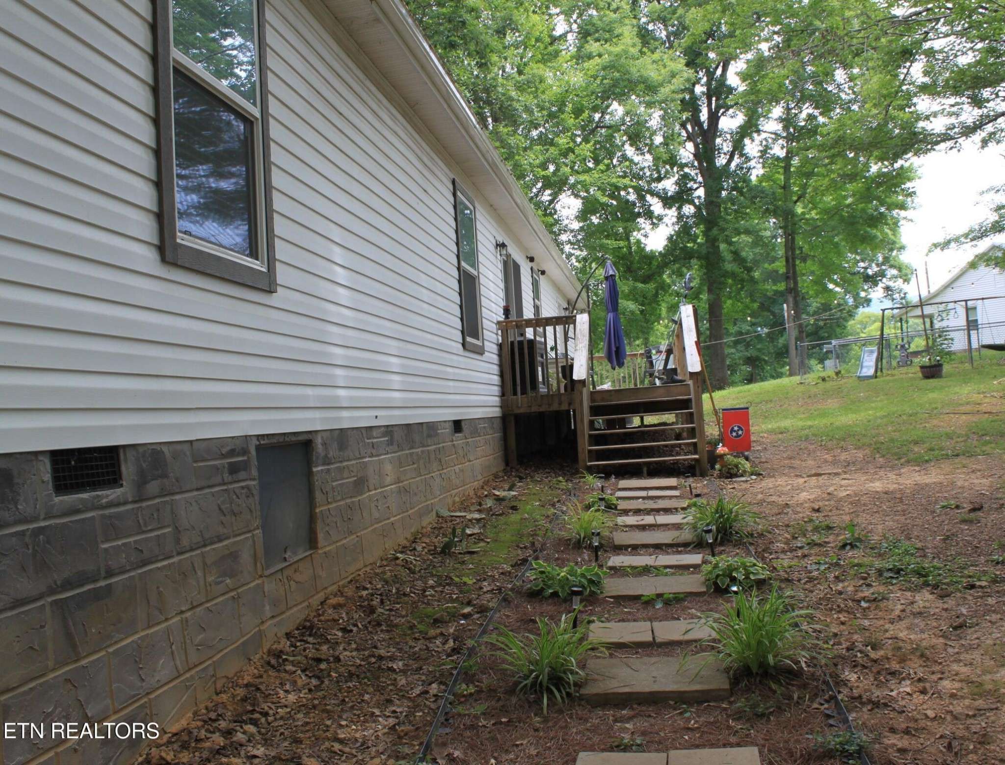 439 Zachary Rd, Blaine, TN 37709