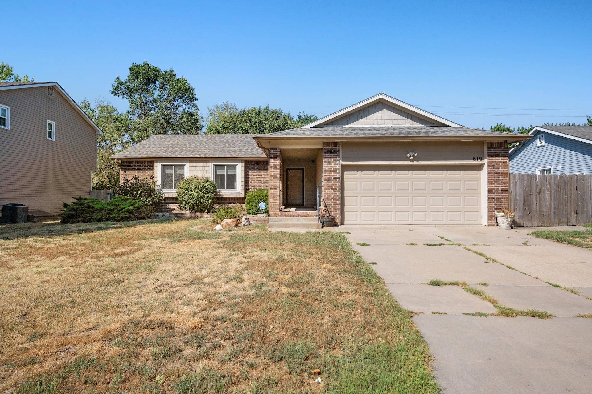 819 N Pine Grove St, Wichita, KS 67212-6641