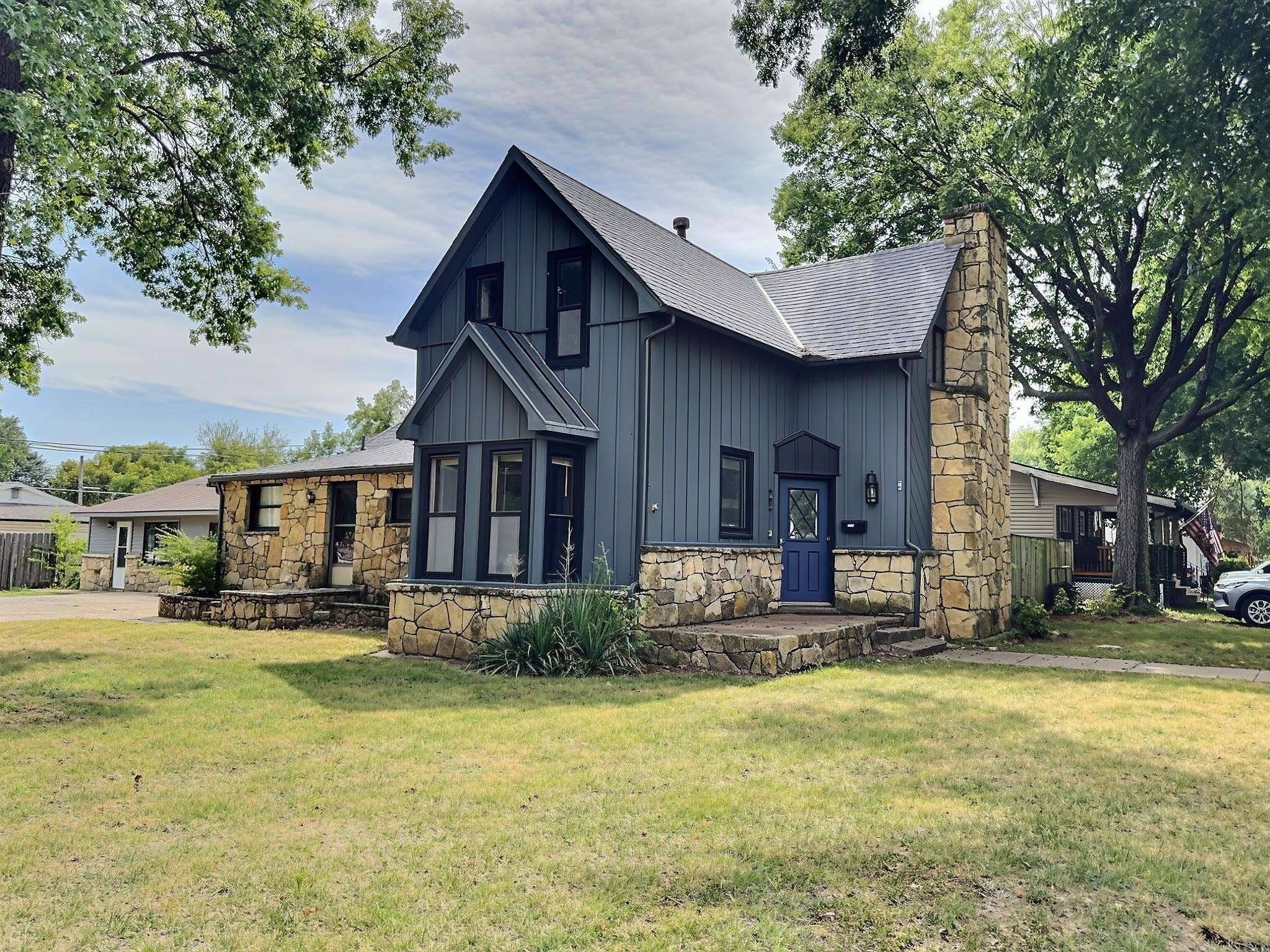 915 E 15th, Winfield, KS 67156