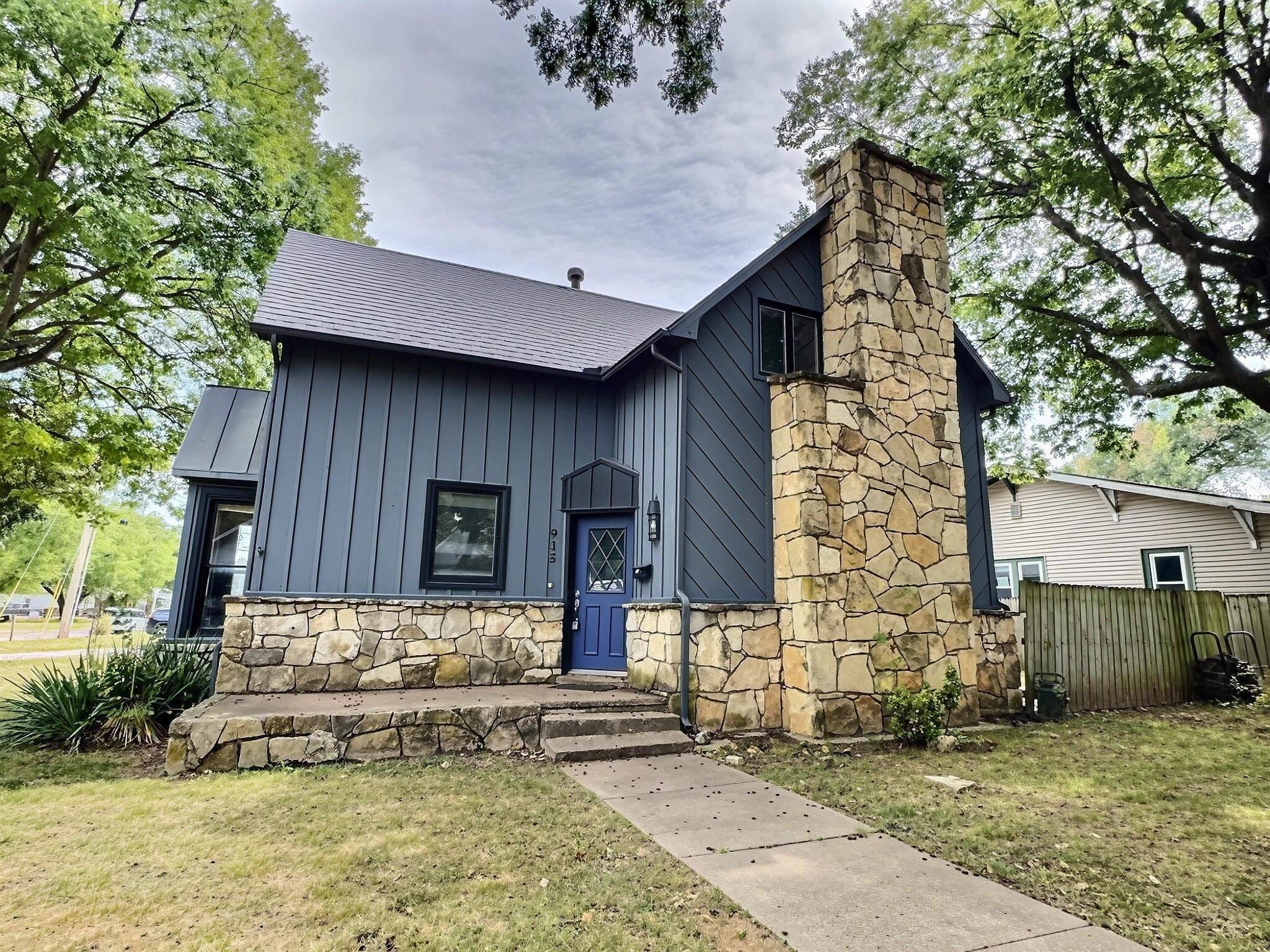 915 E 15th, Winfield, KS 67156