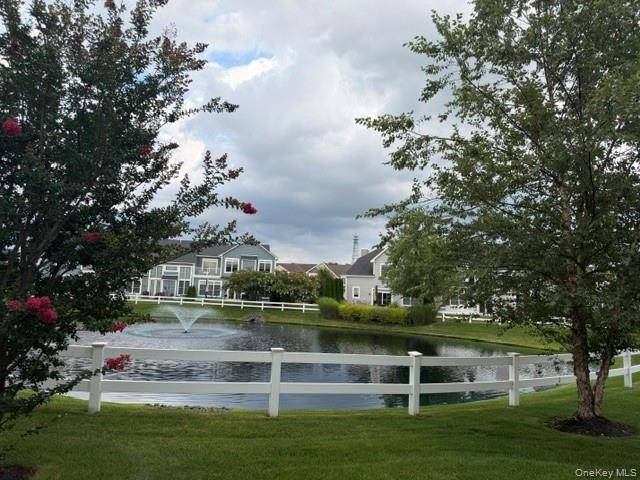 38204 Winterberry DR, Plainview, NY 11803