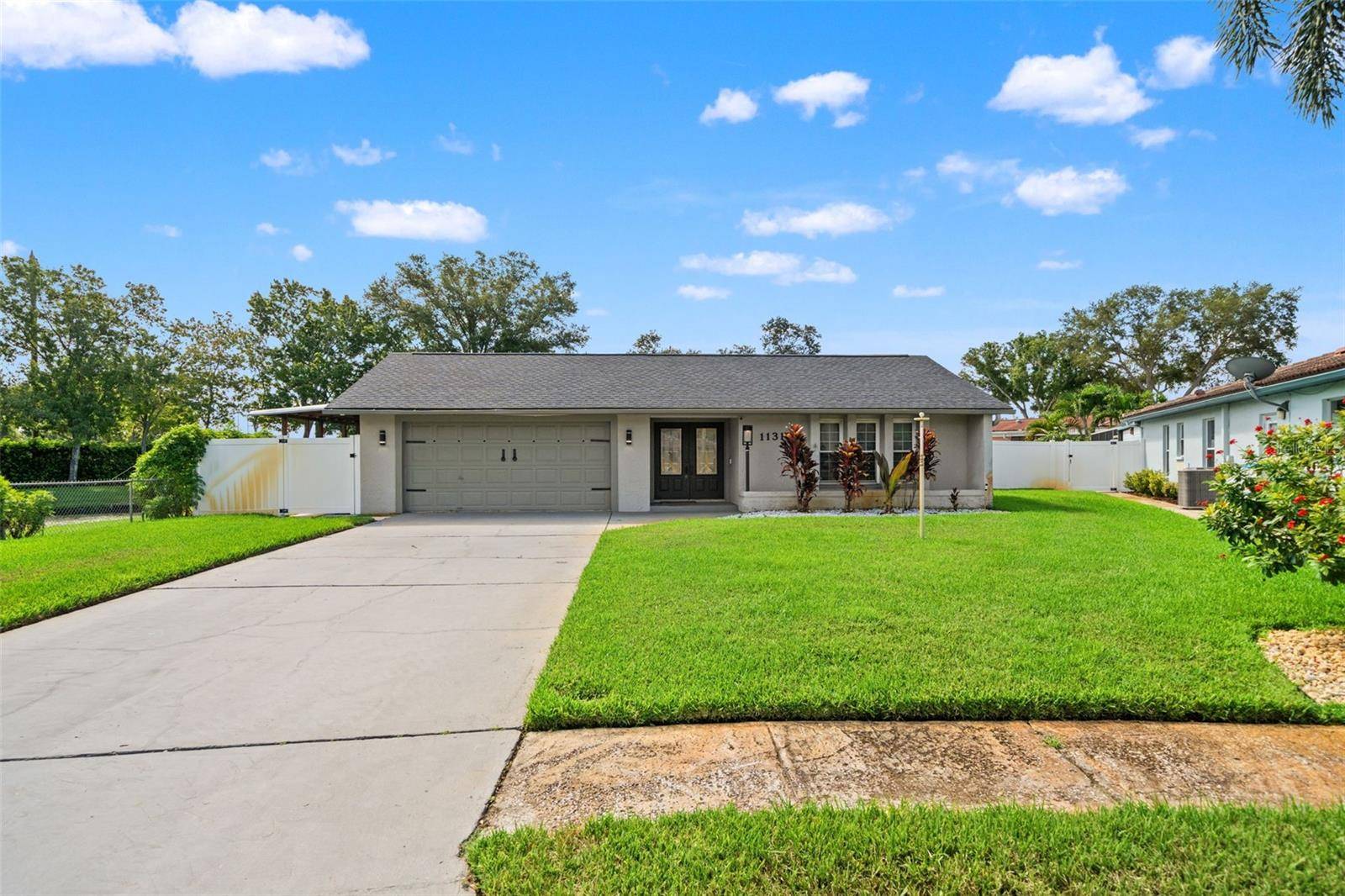 11312 ROBERT DR., Seminole, FL 33778