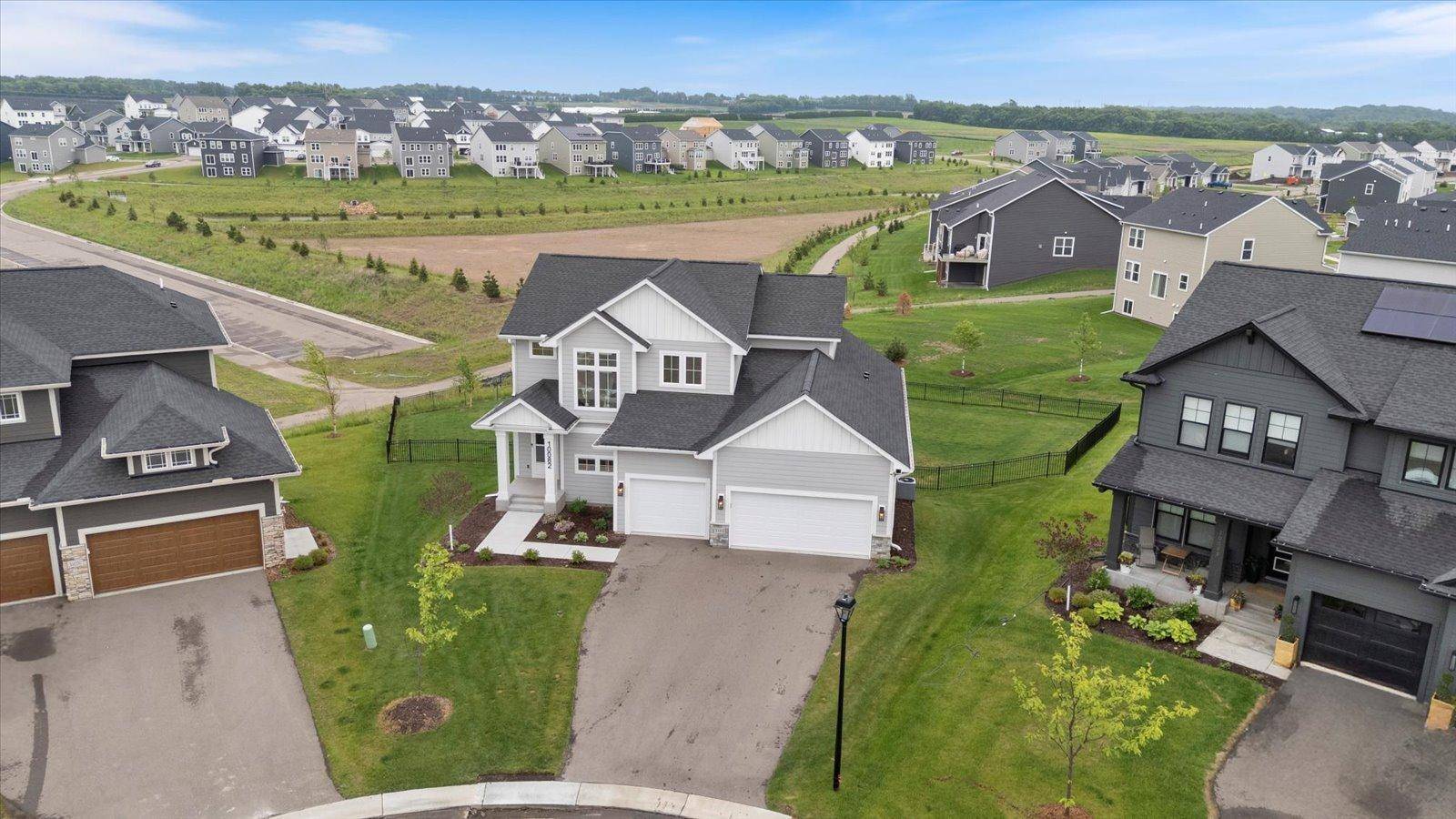 10082 Arrowwood TRL, Woodbury, MN 55129