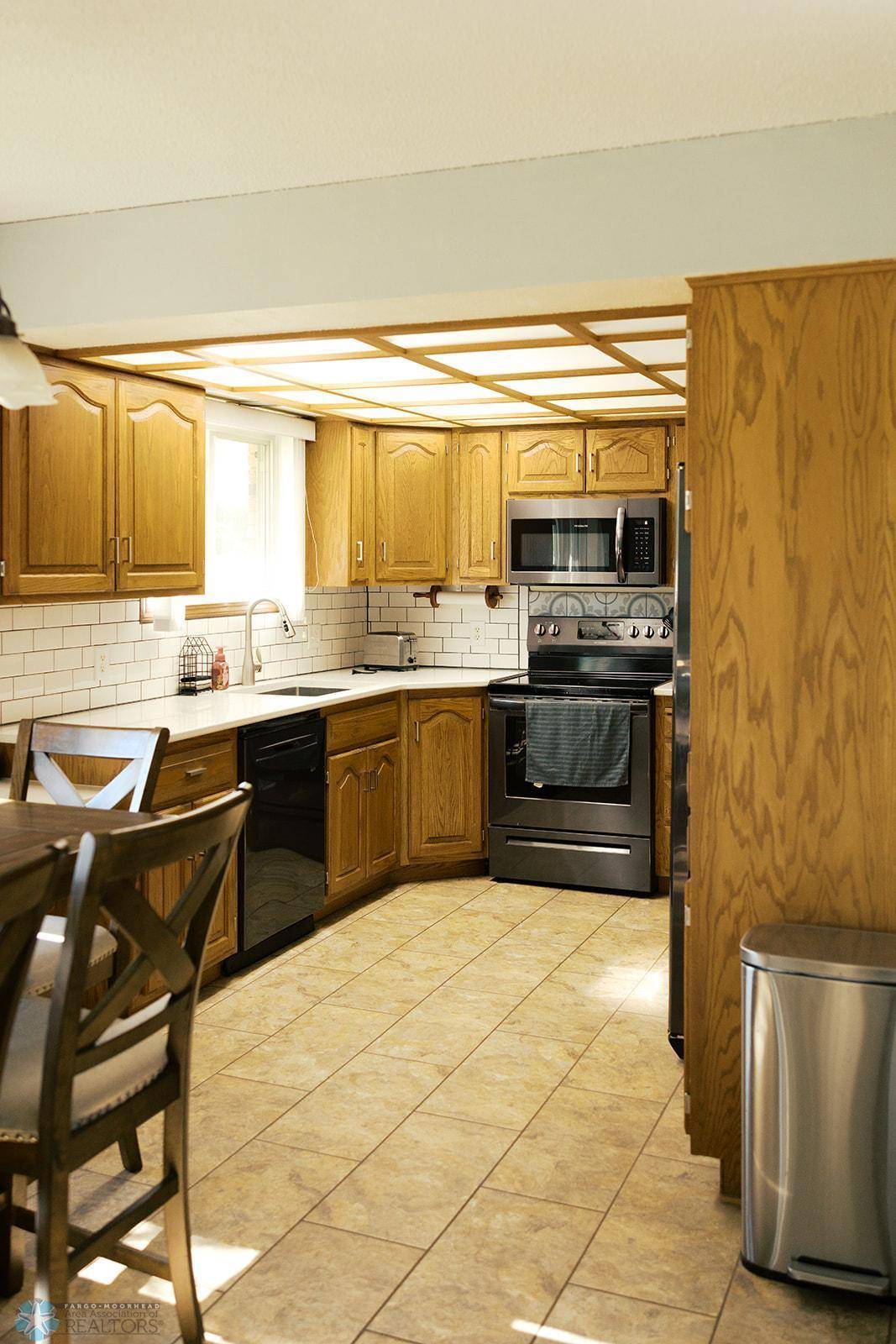 806 East ST, Bottineau, ND 58318