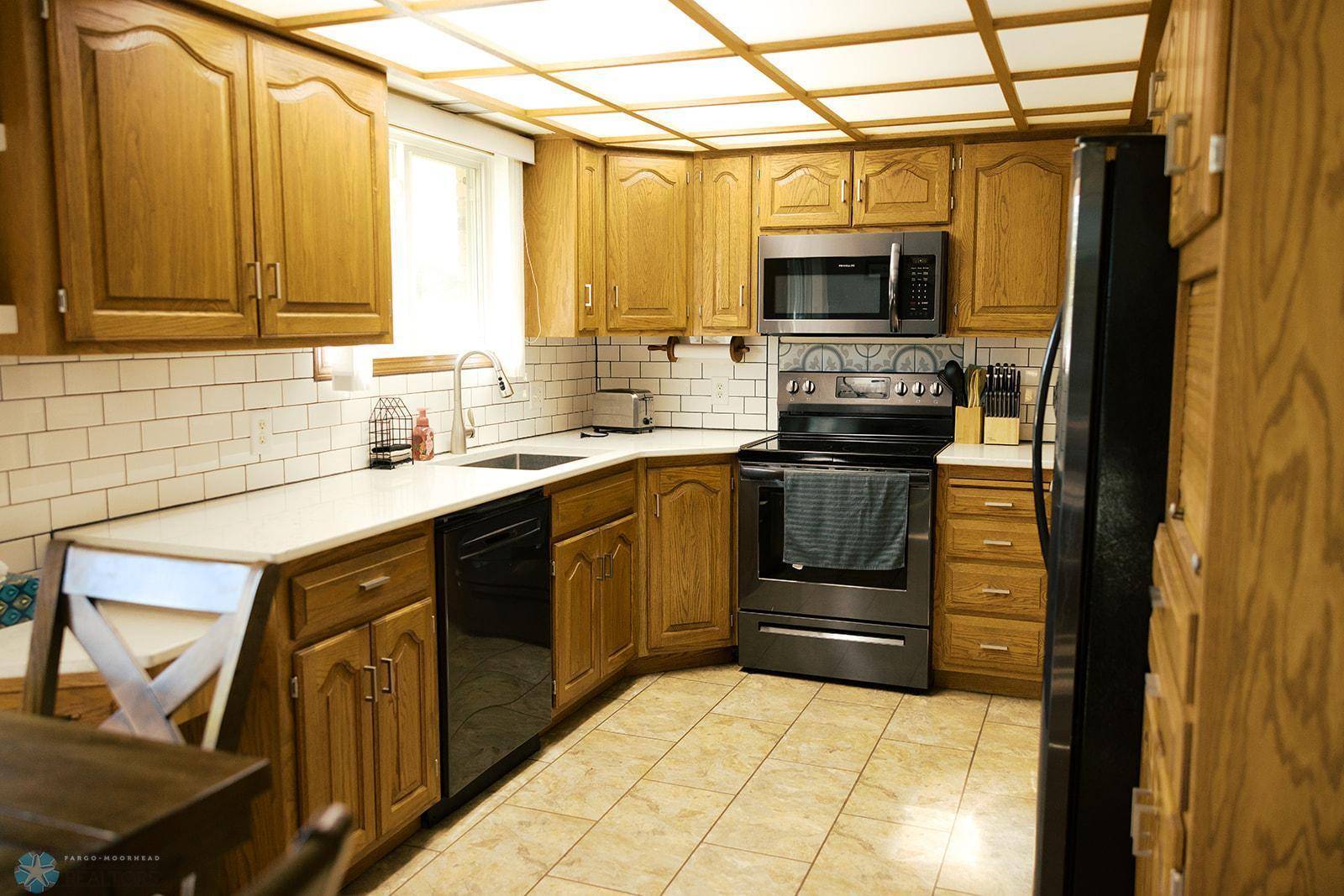 806 East ST, Bottineau, ND 58318