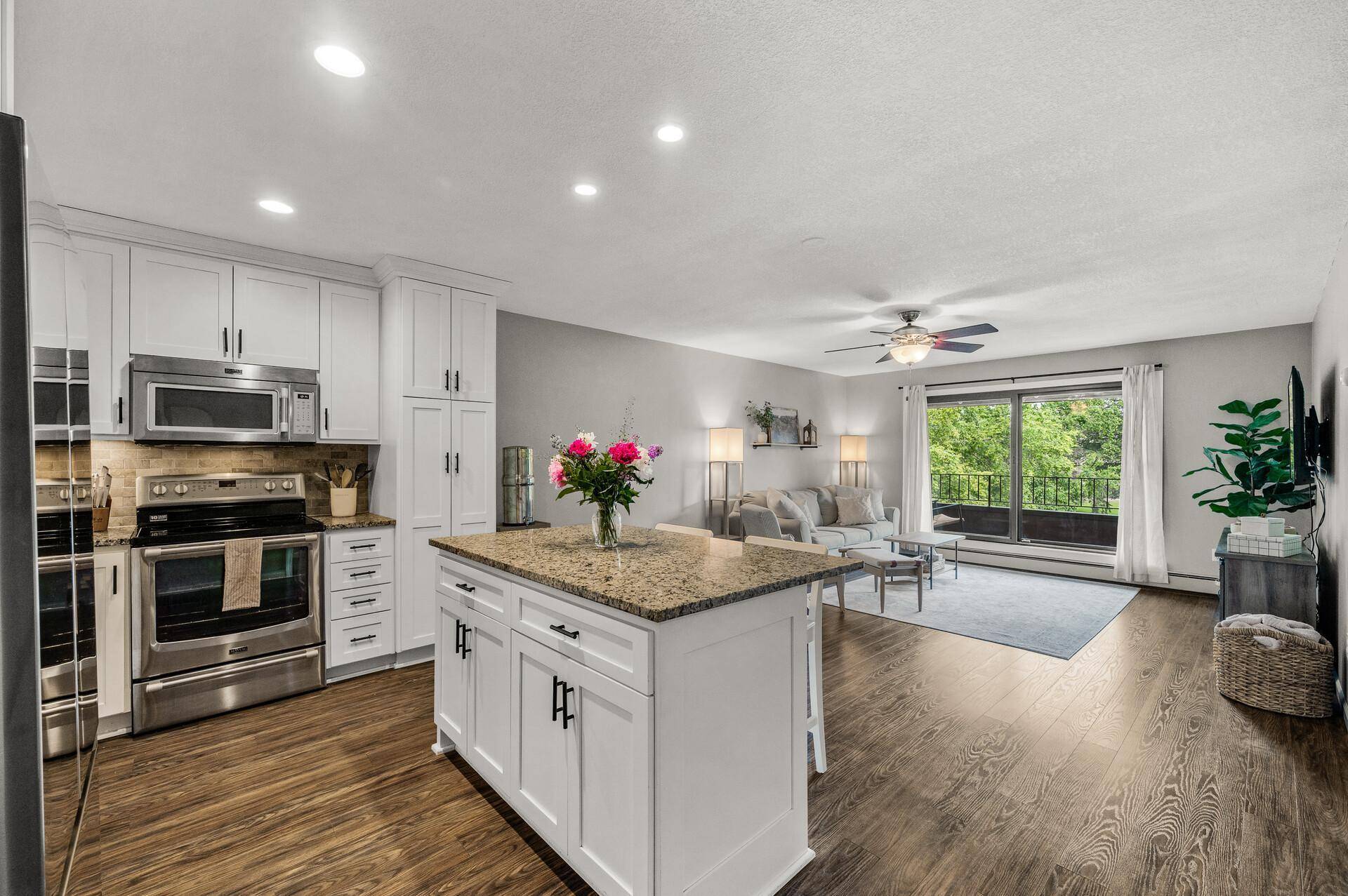 7510 Cahill RD #217B, Edina, MN 55439