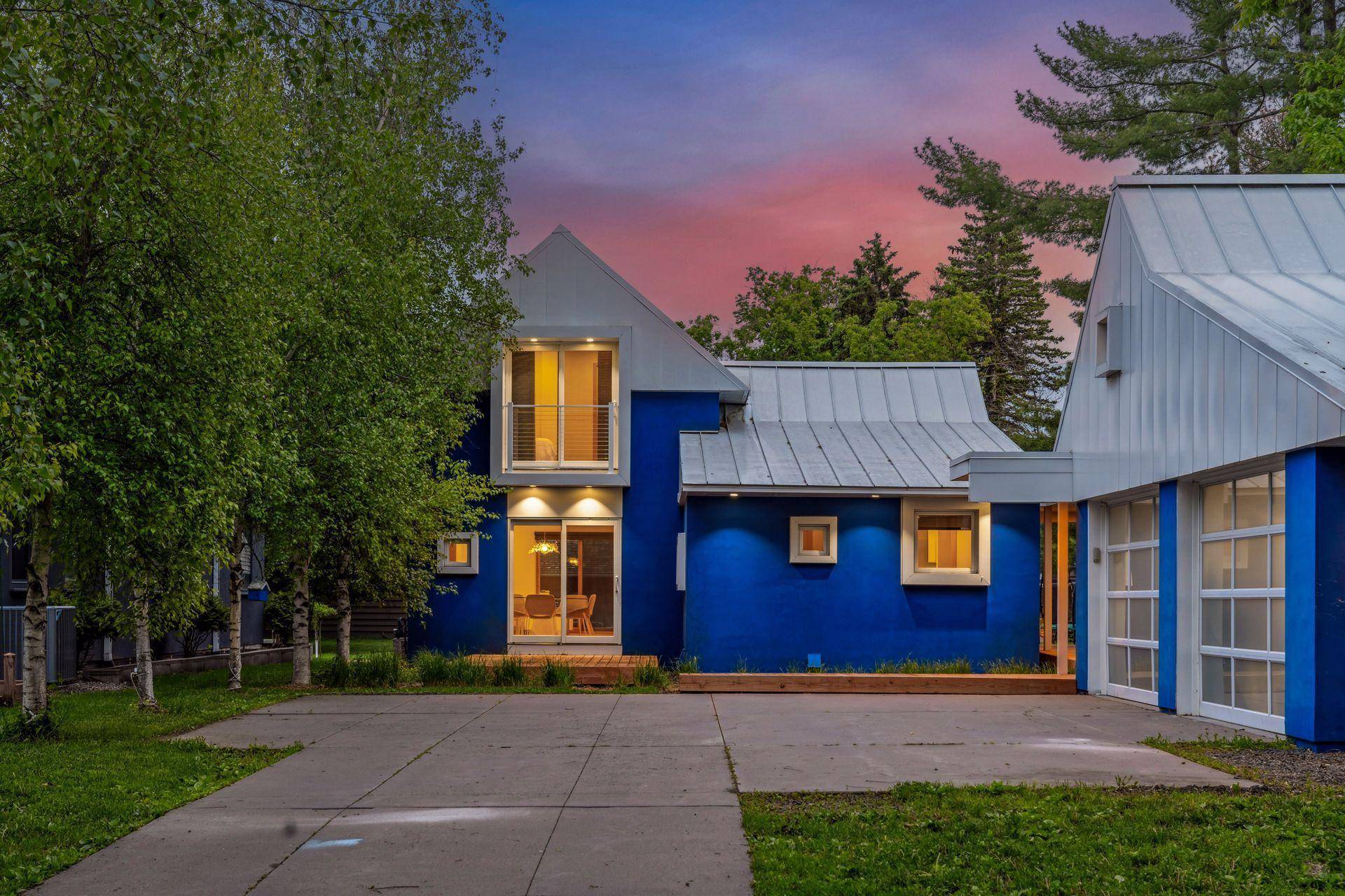 303 W 77th ST, Chanhassen, MN 55317