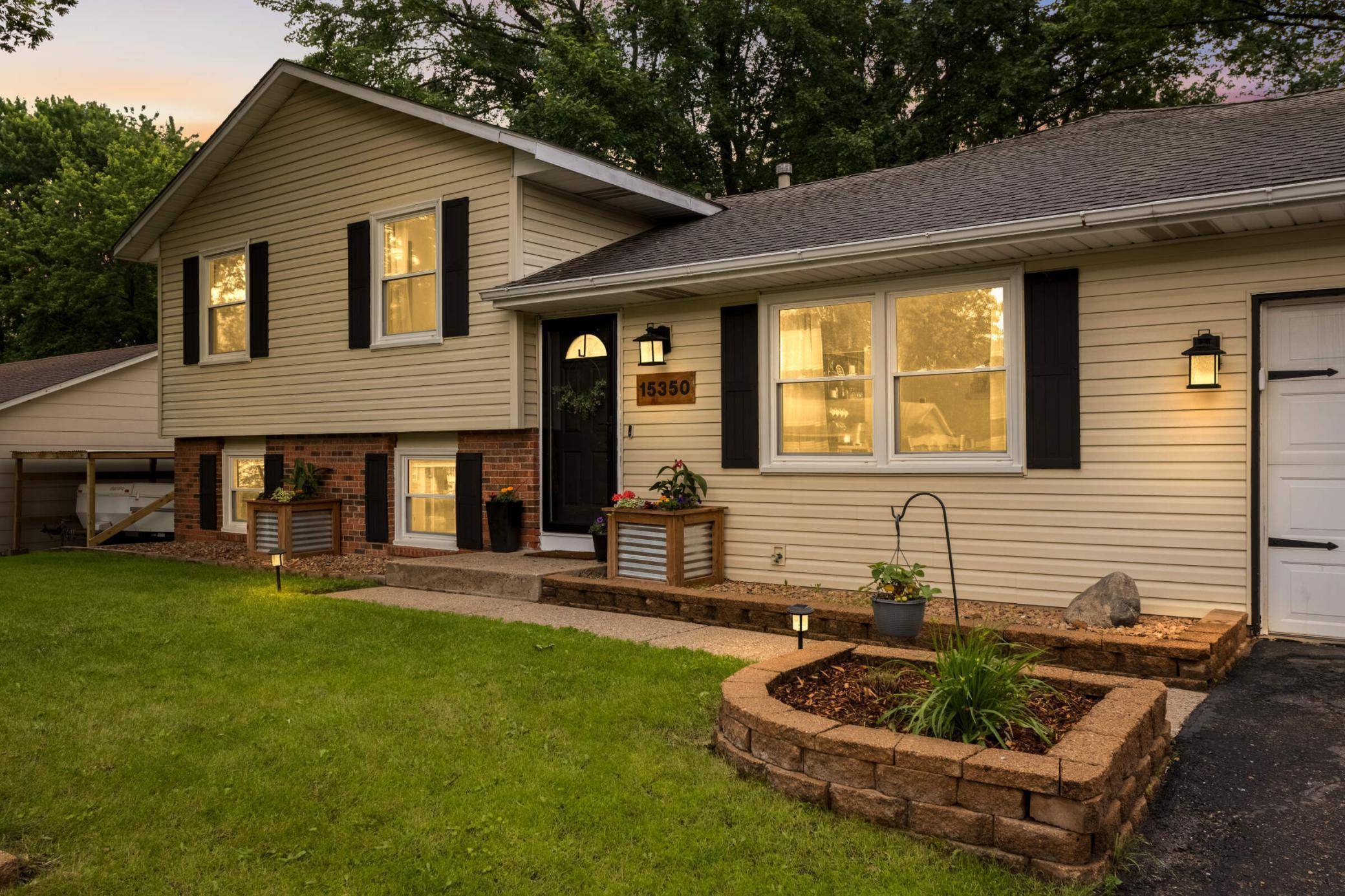 15350 Drexel WAY, Apple Valley, MN 55124