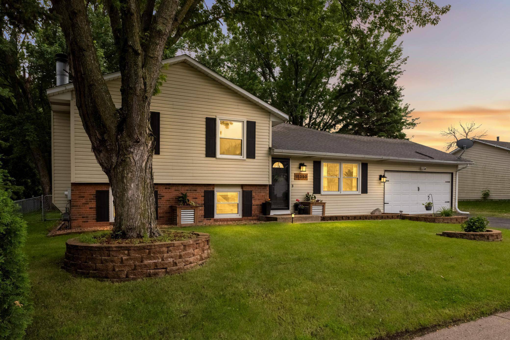 15350 Drexel WAY, Apple Valley, MN 55124