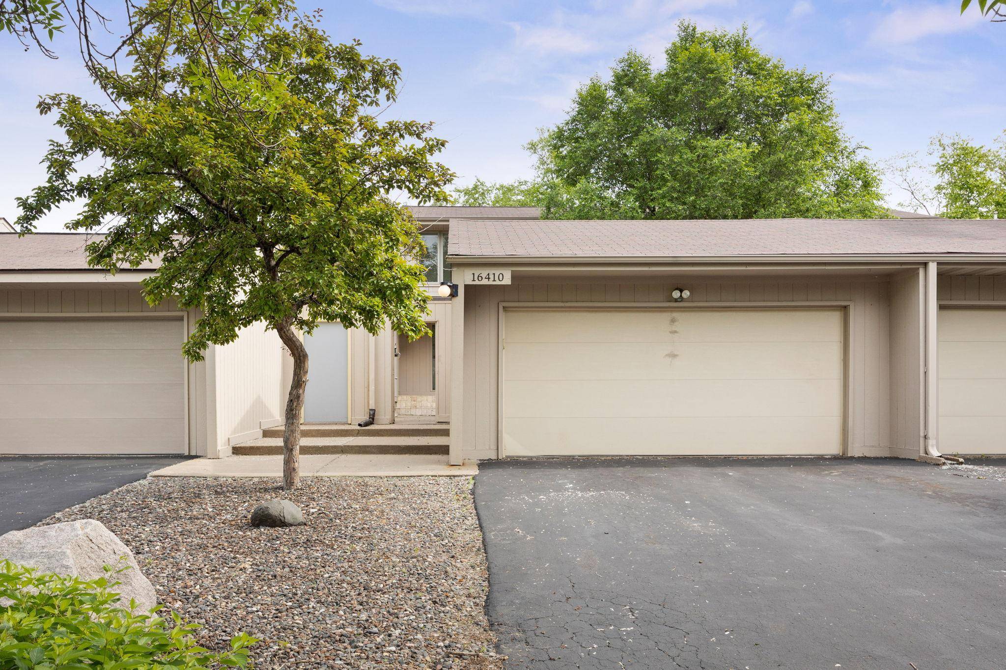 16410 15th AVE N, Plymouth, MN 55447