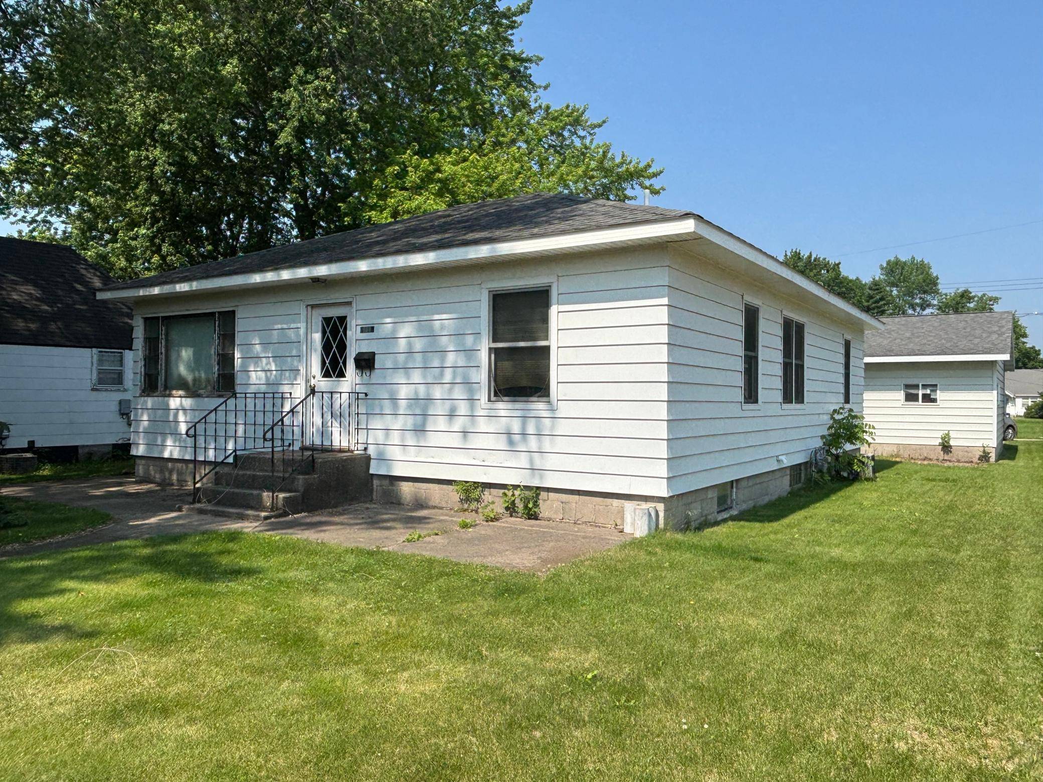 609 11th ST N, Benson, MN 56215