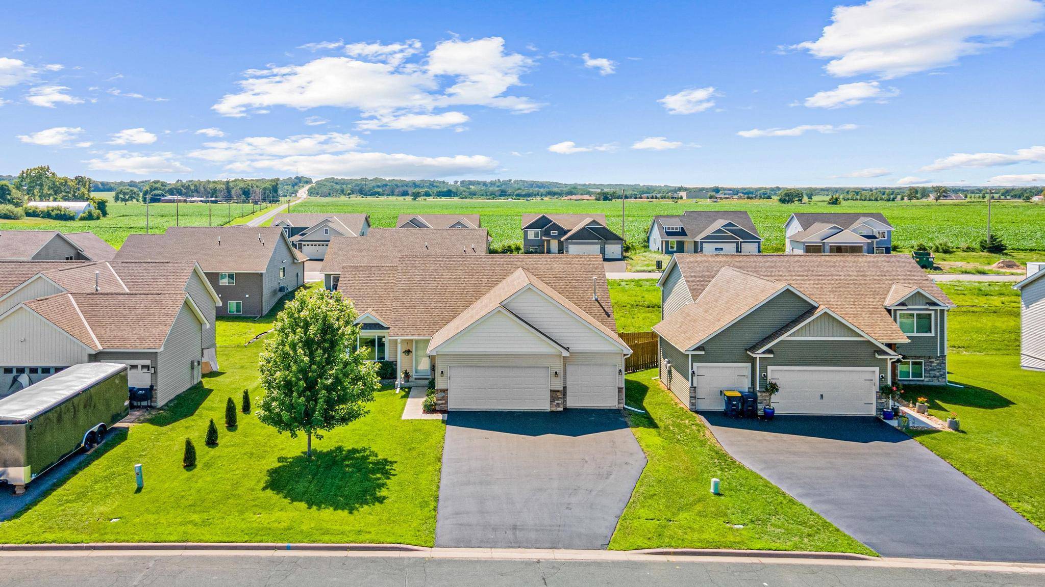 932 Ashford RD, Belle Plaine, MN 56011