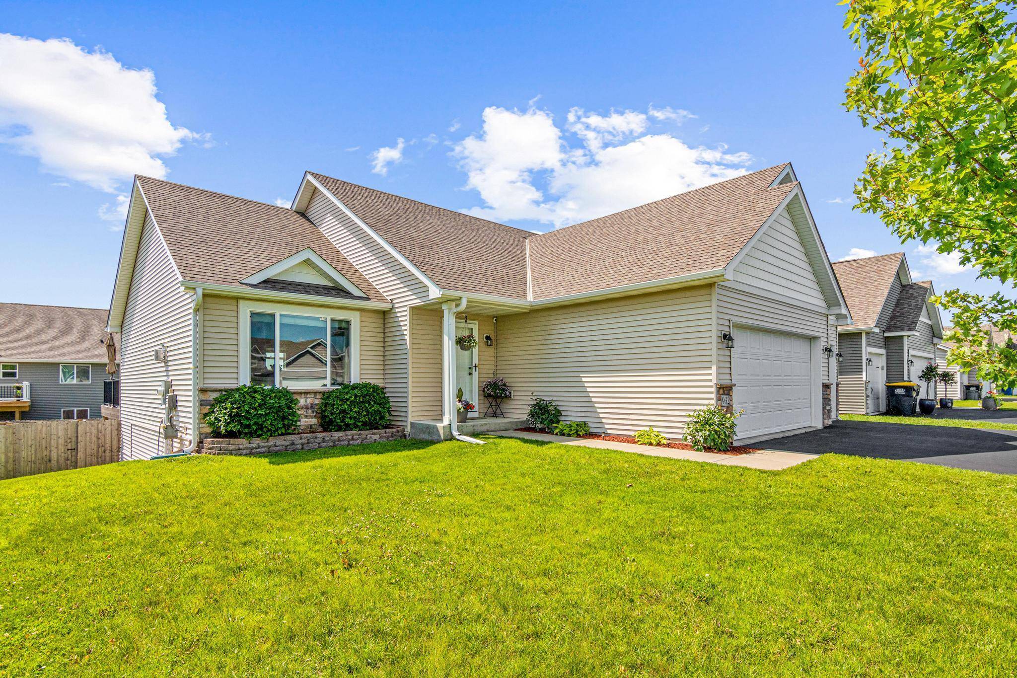 932 Ashford RD, Belle Plaine, MN 56011