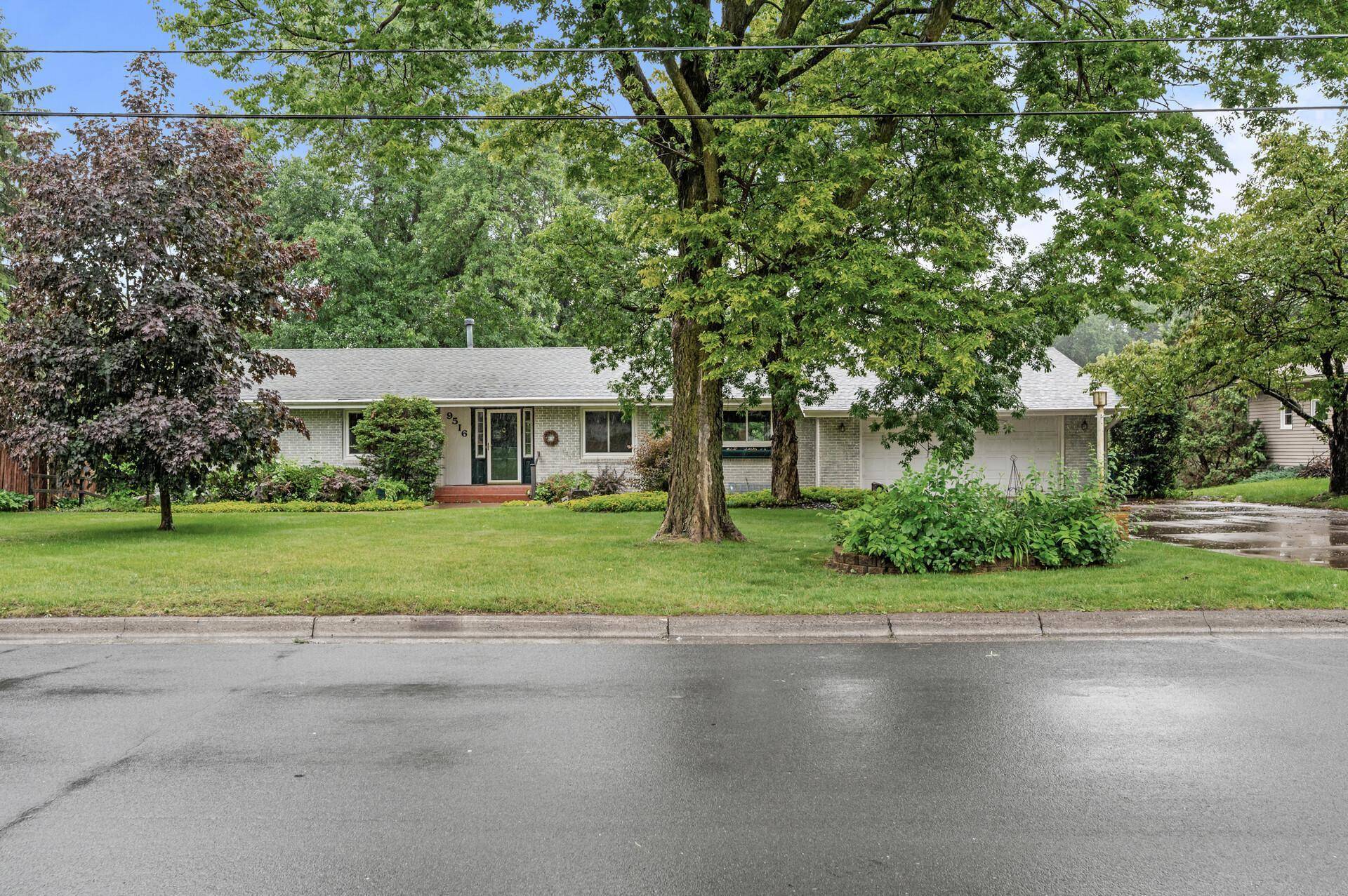 9516 Russell AVE S, Bloomington, MN 55431