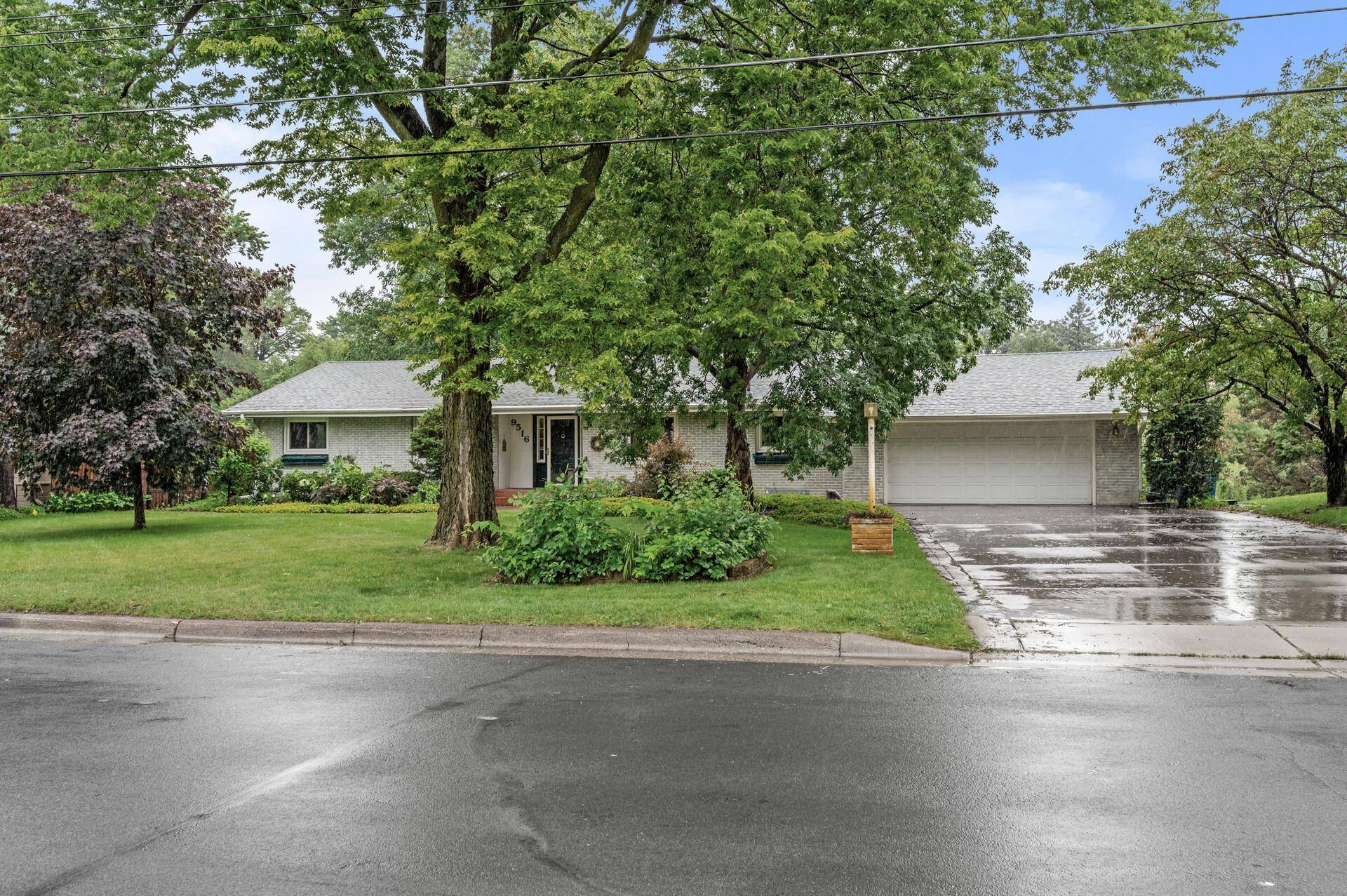 9516 Russell AVE S, Bloomington, MN 55431