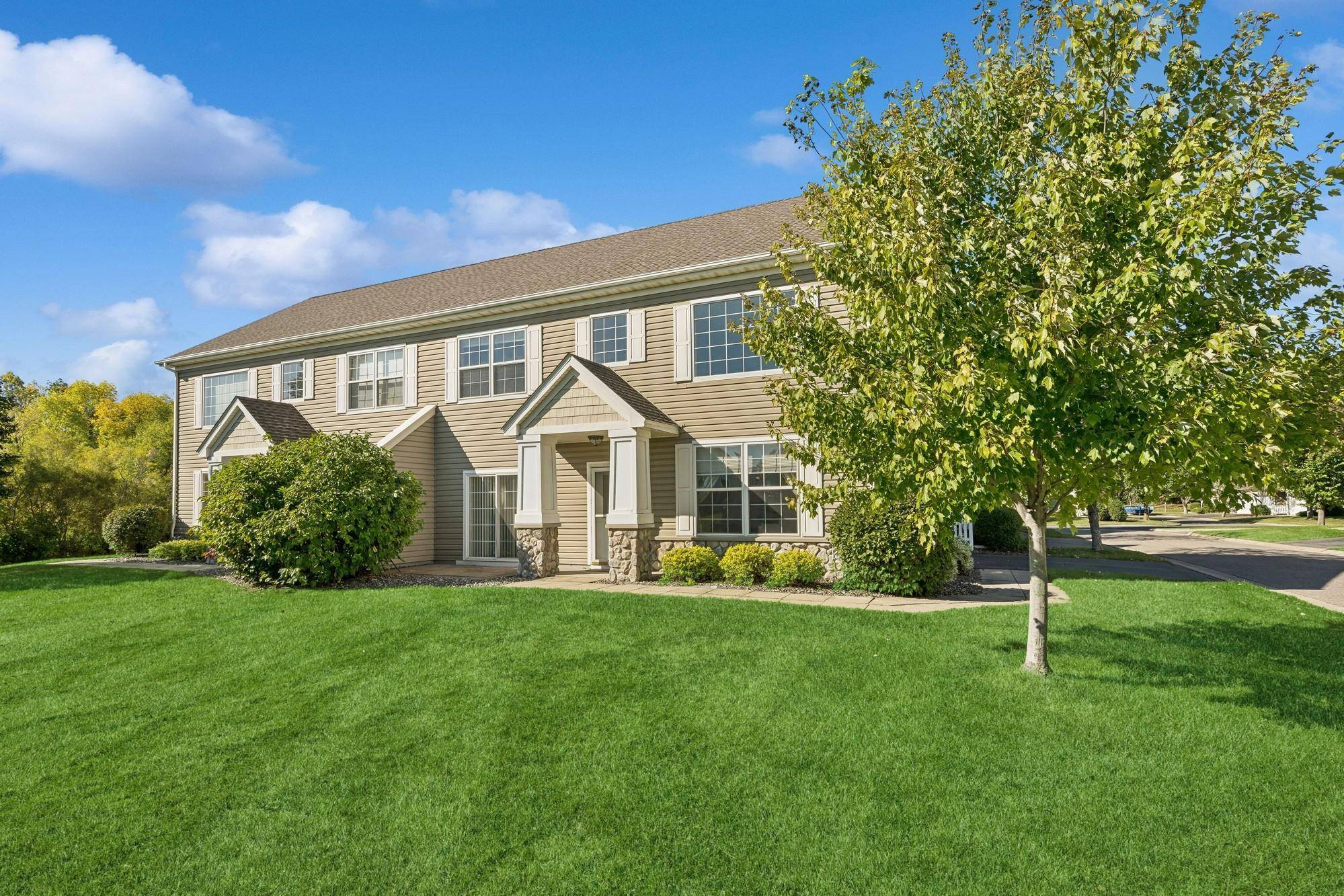 9654 Alvarado LN N, Maple Grove, MN 55311