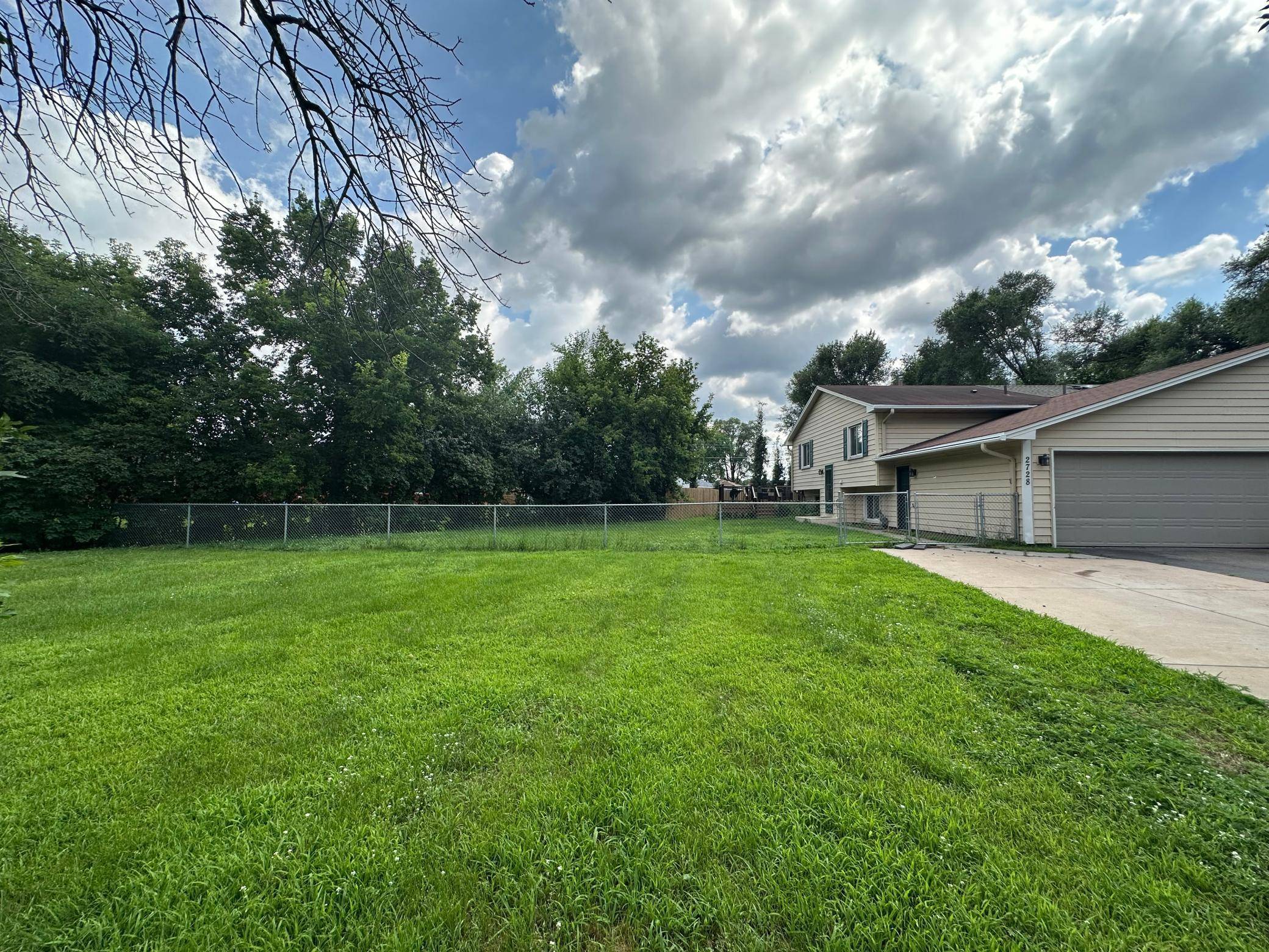 2728 111th AVE NW, Coon Rapids, MN 55433