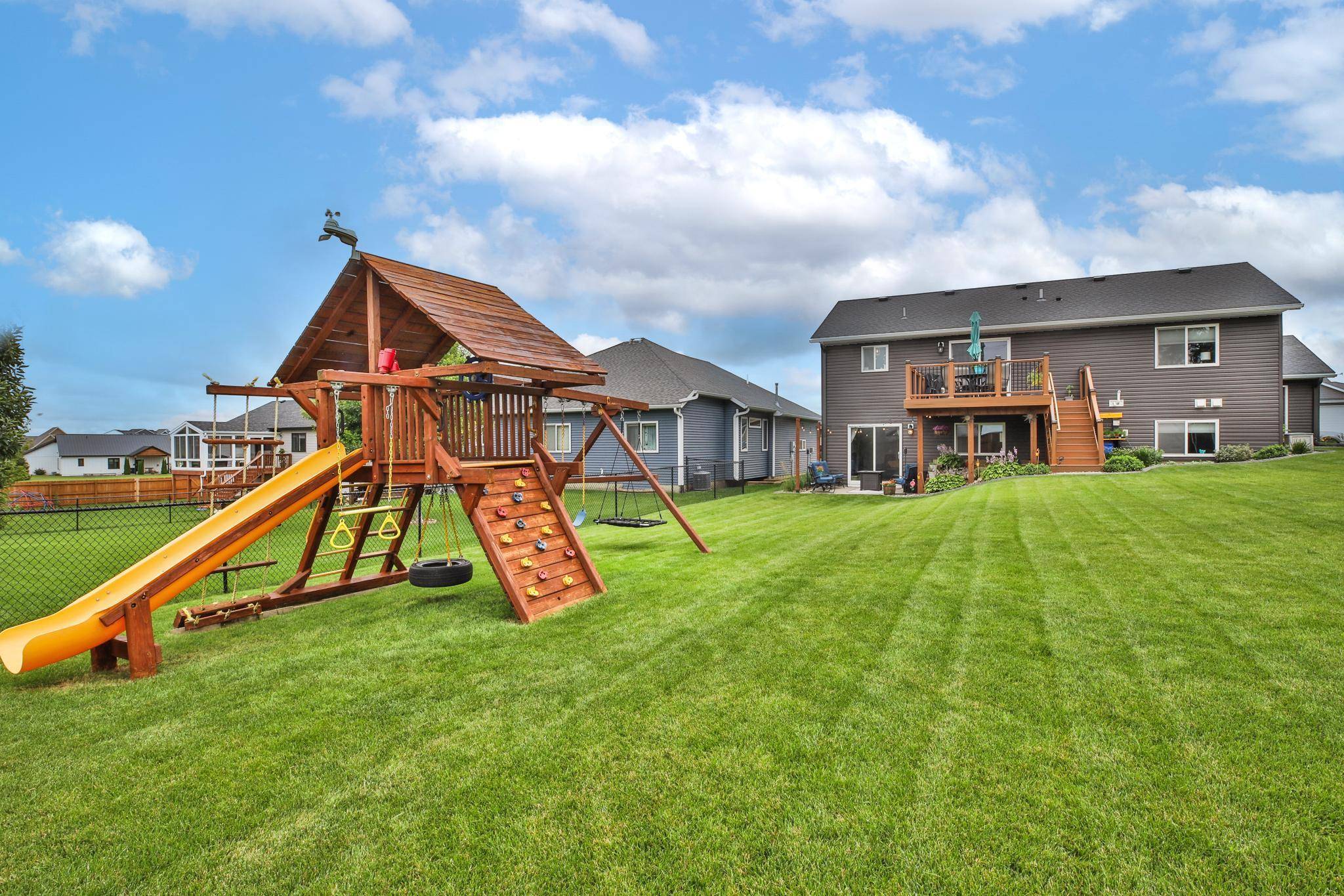 657 Towne DR NE, Byron, MN 55920