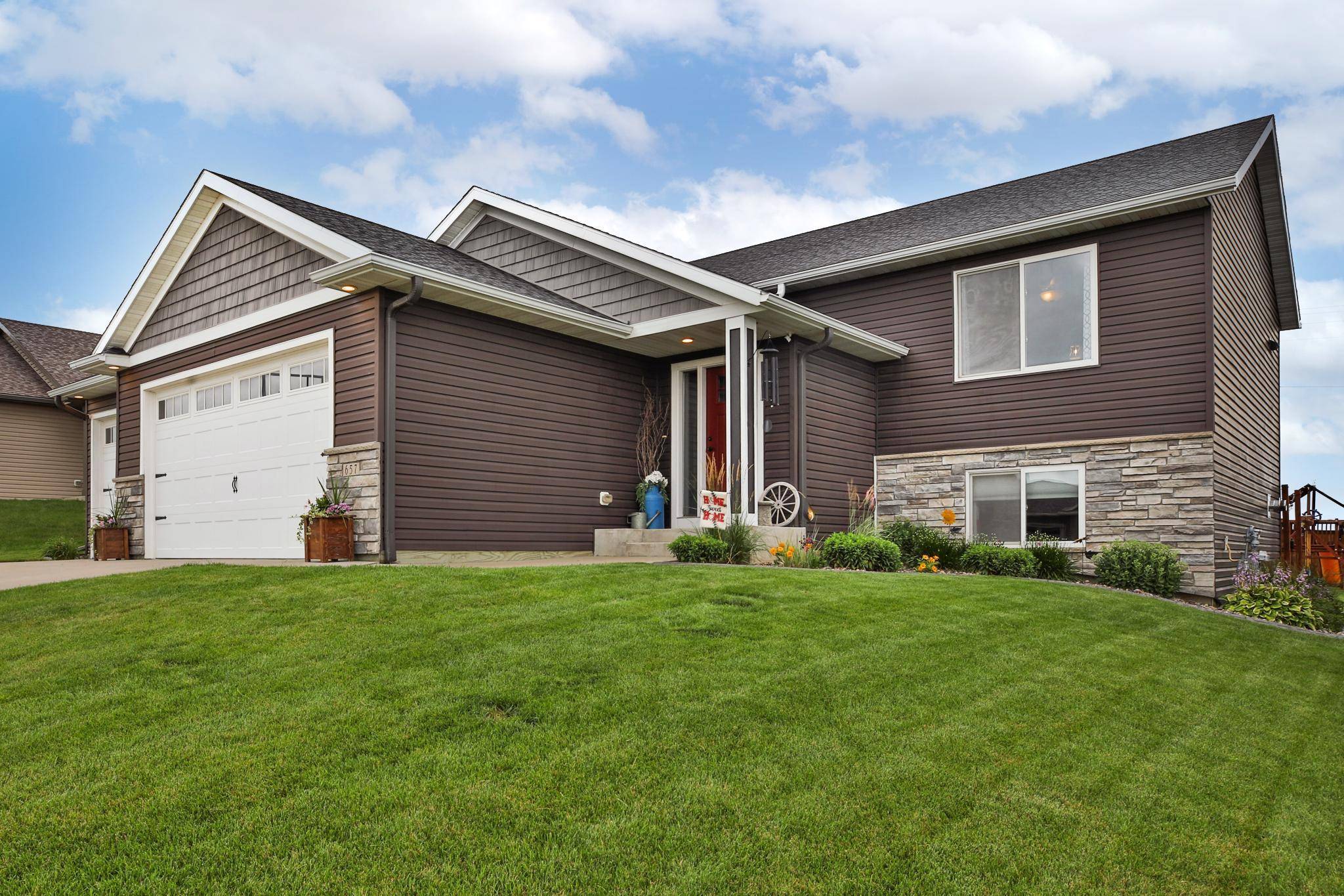 657 Towne DR NE, Byron, MN 55920