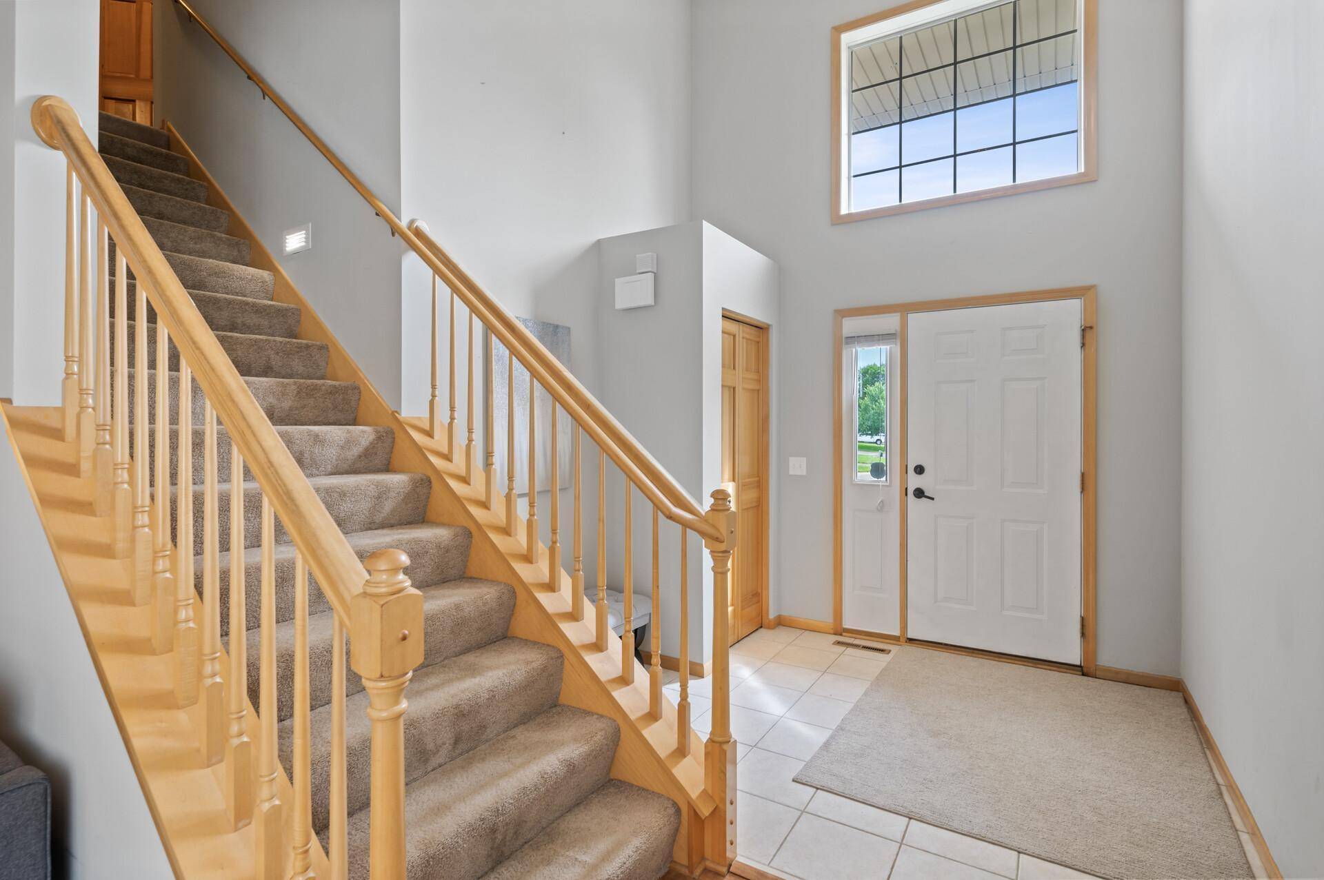 678 Riesgraf RD, Carver, MN 55315