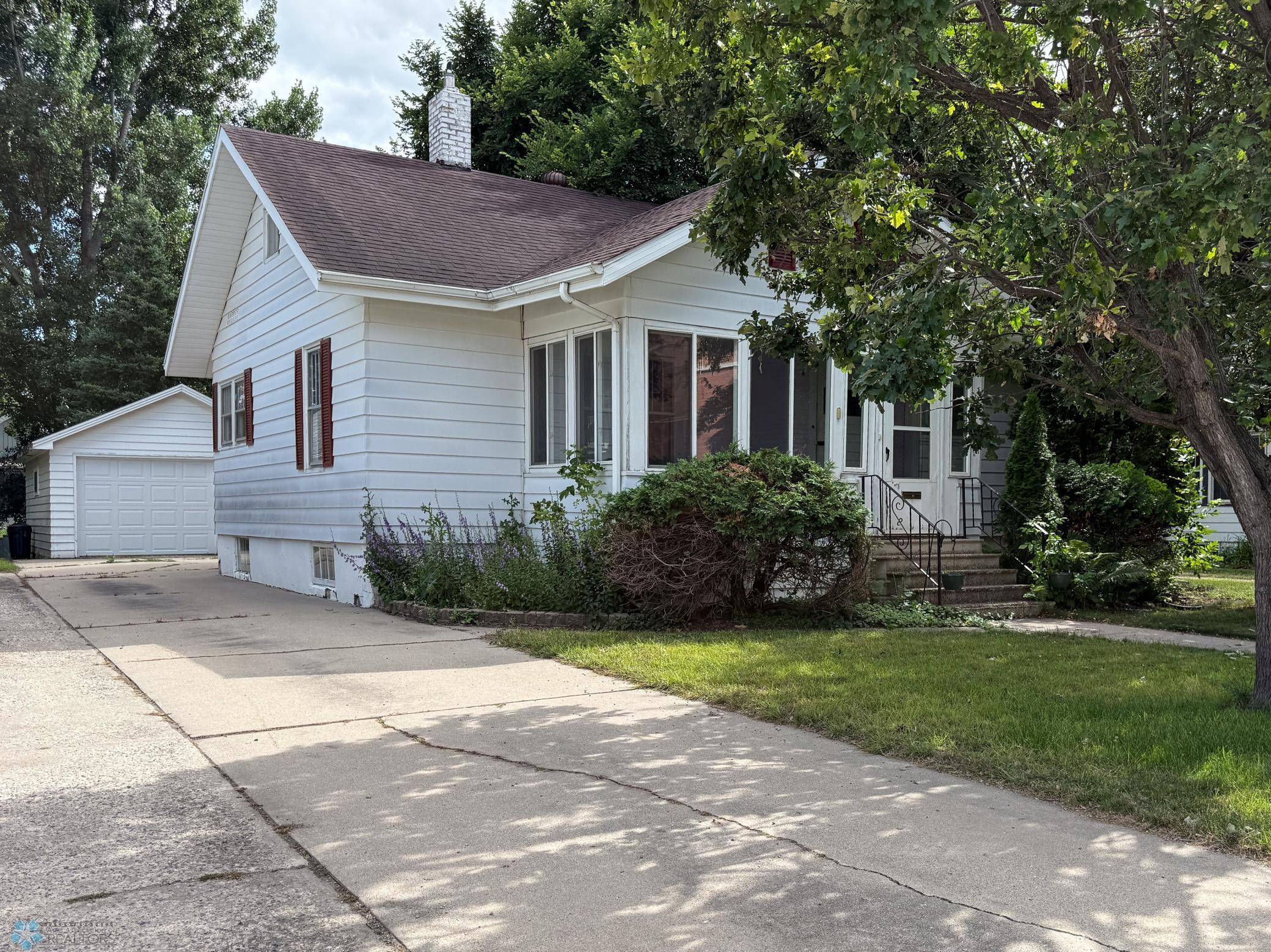 1322 9th AVE S, Fargo, ND 58103