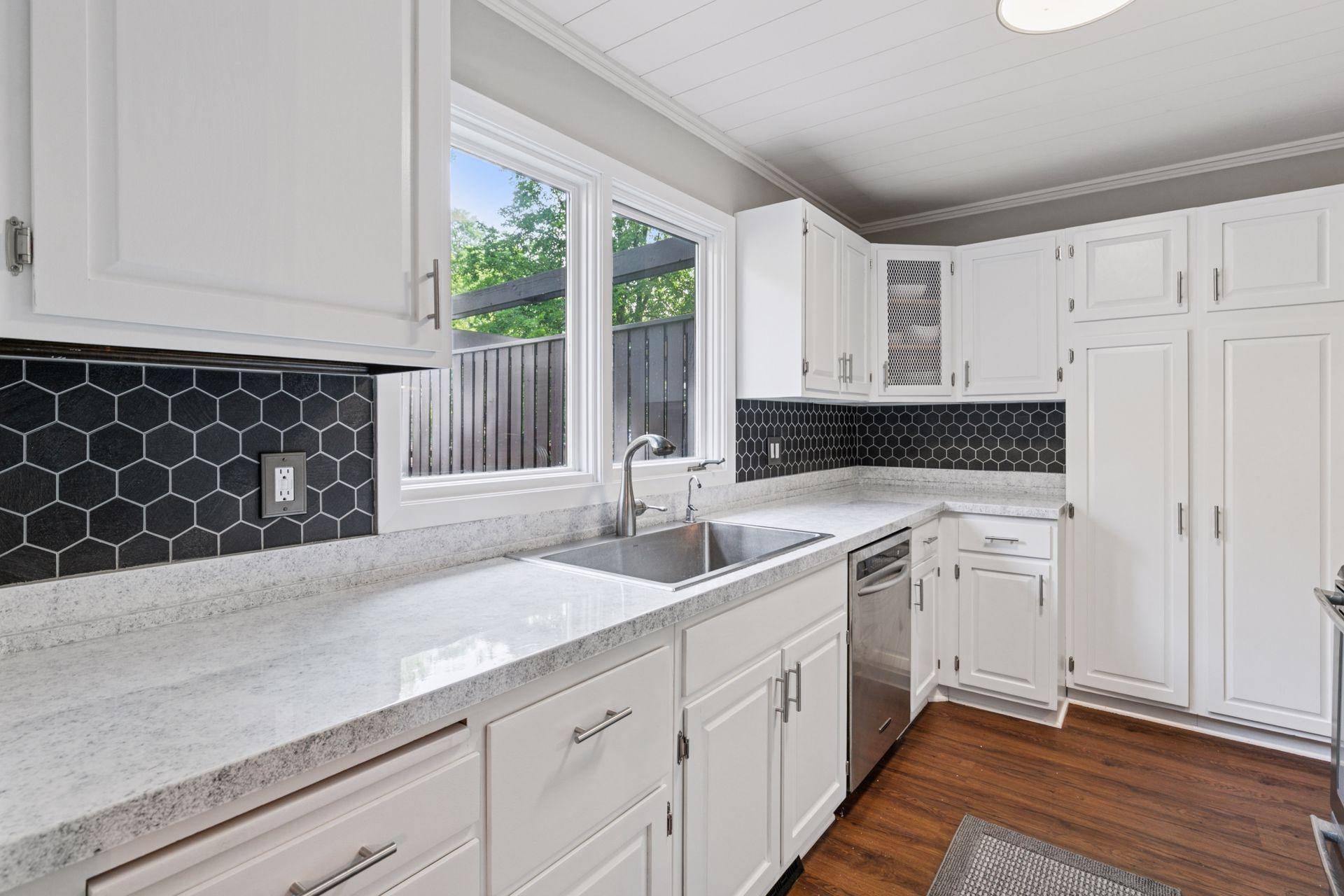81 Birnamwood DR, Burnsville, MN 55337